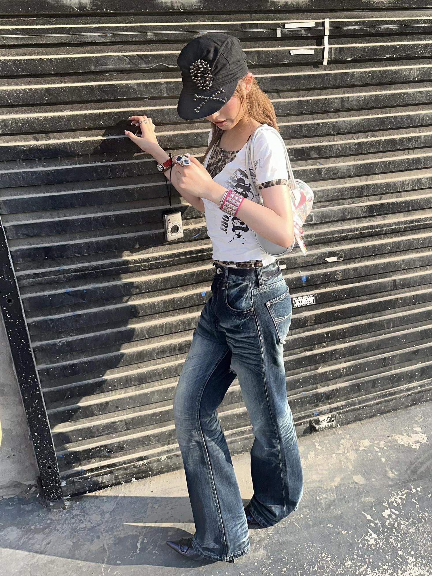Night Lab Feather Pure Cotton Mid Rise Five Pocket Stud Gradient Casual Straight Jeans