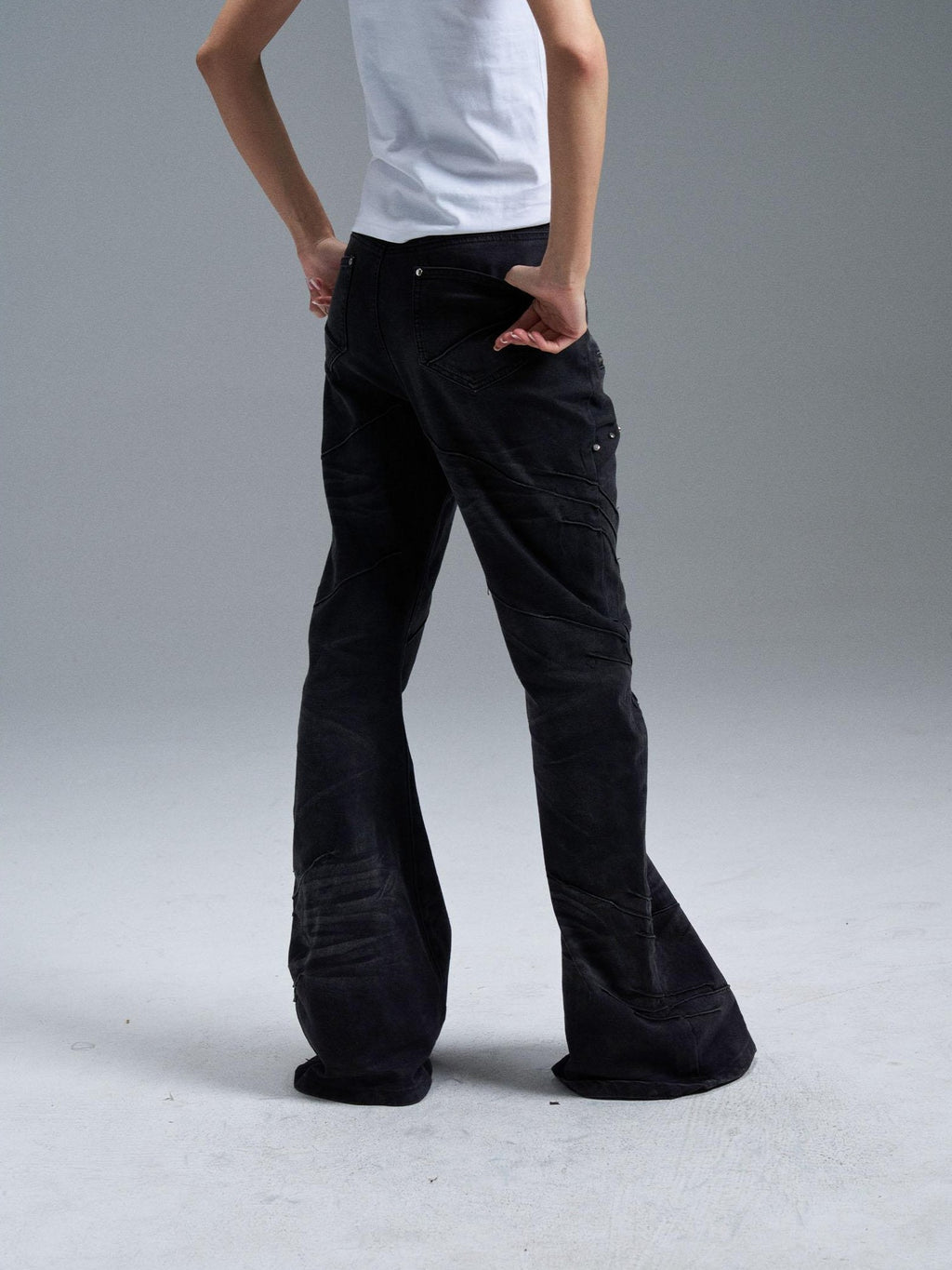 PAIKI Curved Blade Washed Zip Detail Women's Distressed Jeans