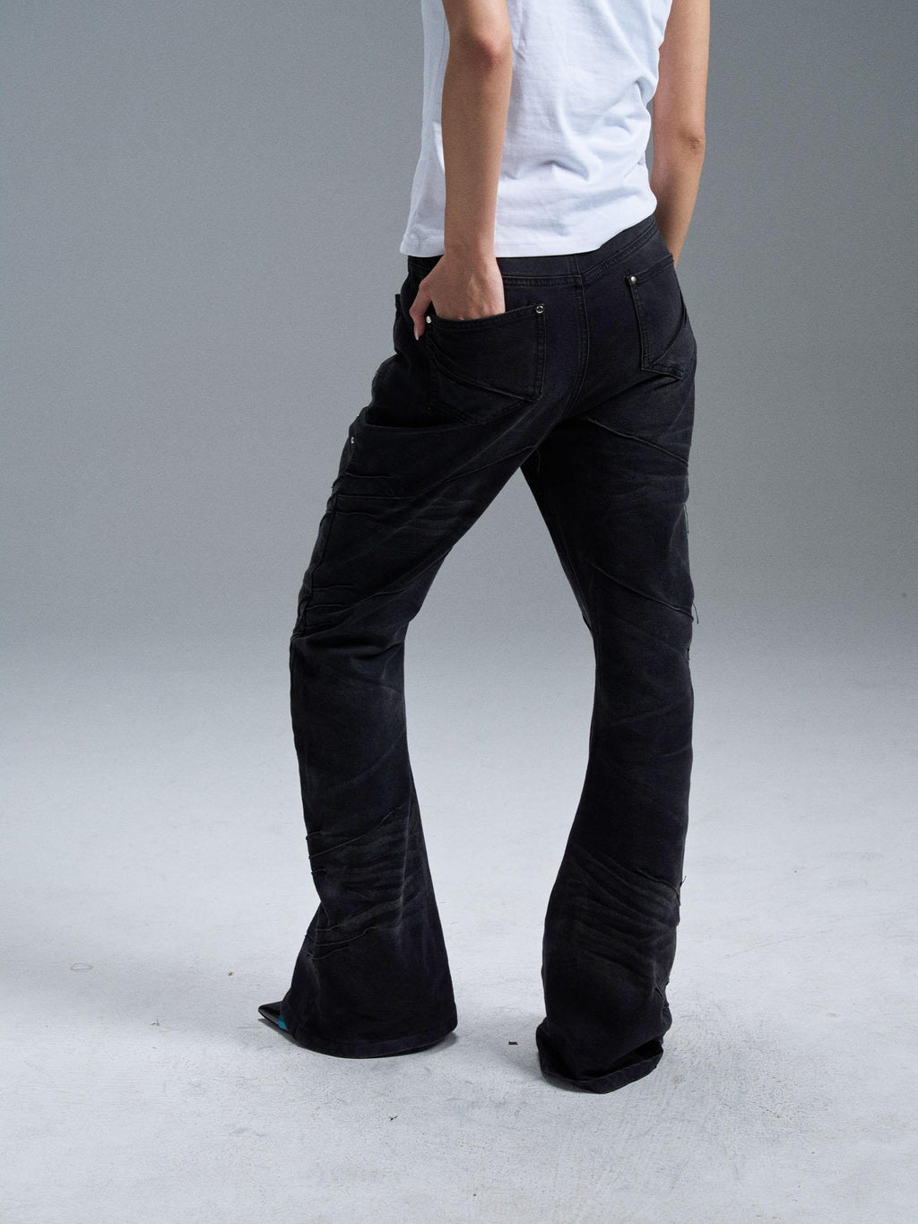 PAIKI Curved Blade Washed Zip Detail Women's Distressed Jeans
