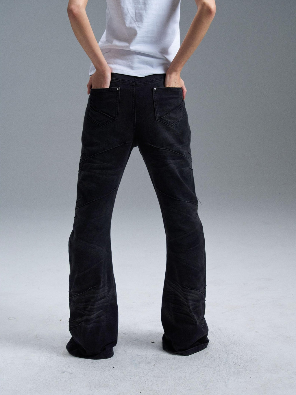 PAIKI Curved Blade Washed Zip Detail Women's Distressed Jeans
