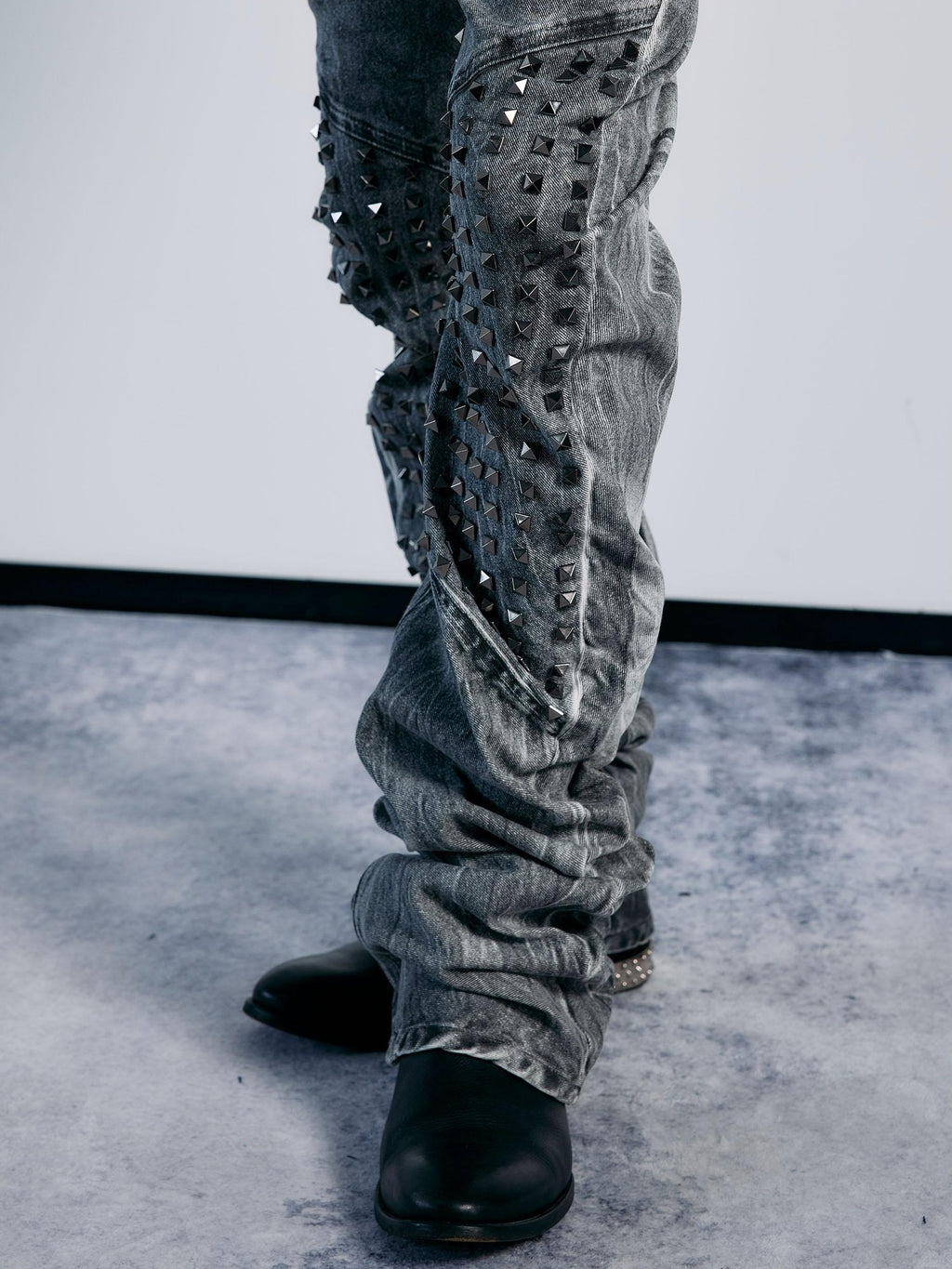 PAIKI Distressed Studded Washed Low Rise Women's Cotton Slim Jeans