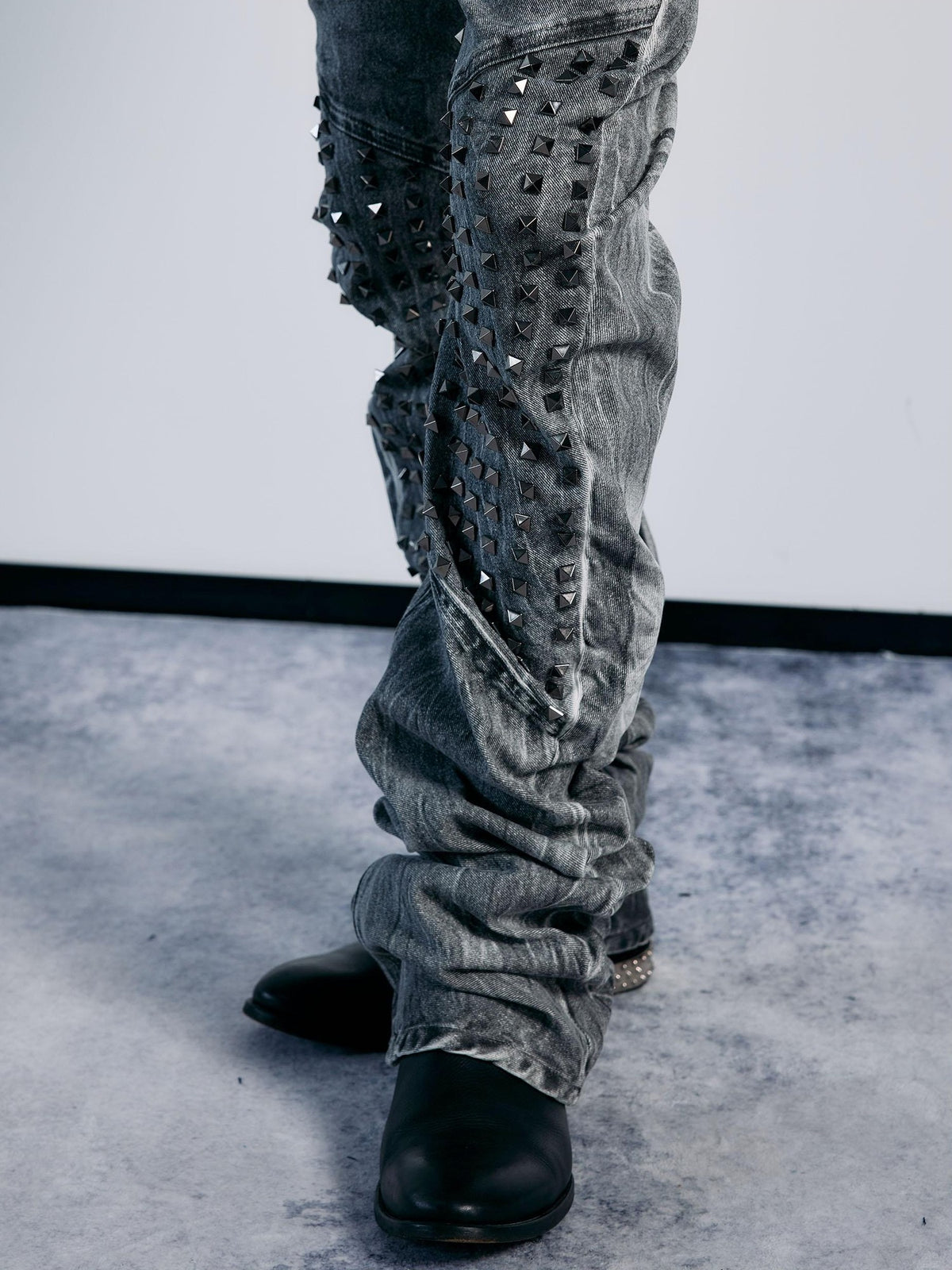 PAIKI Distressed Studded Washed Low Rise Women's Cotton Slim Jeans