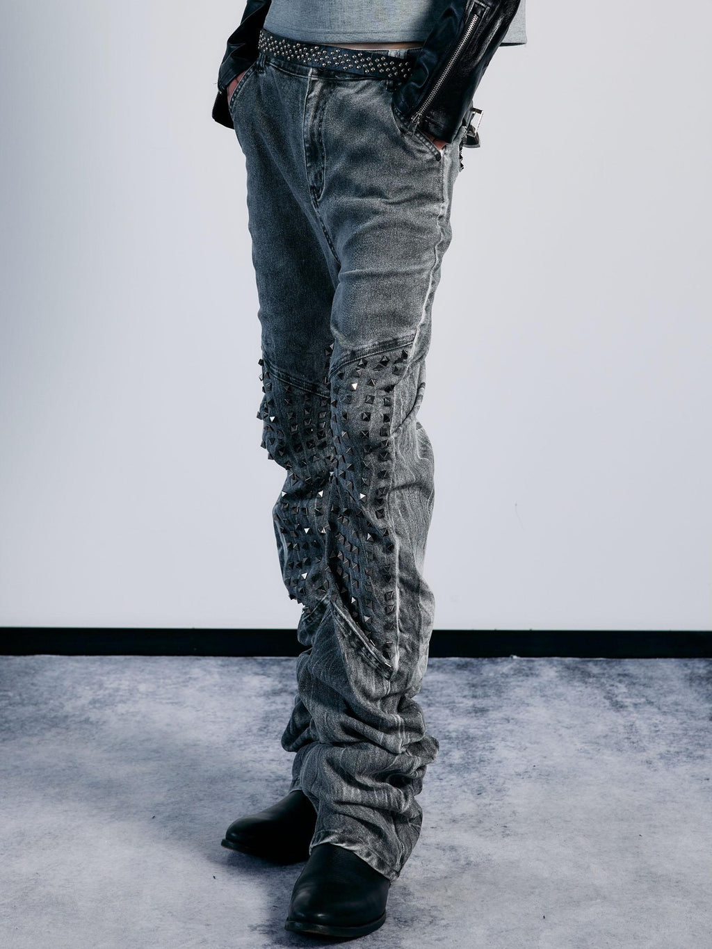 PAIKI Distressed Studded Washed Low Rise Women's Cotton Slim Jeans