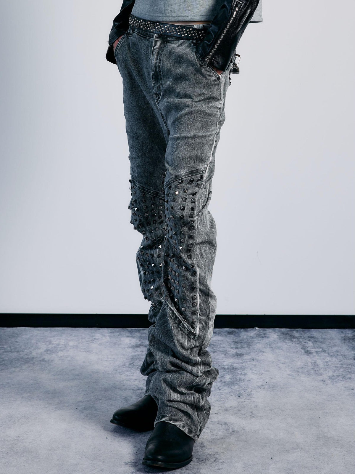 PAIKI Distressed Studded Washed Low Rise Women's Cotton Slim Jeans