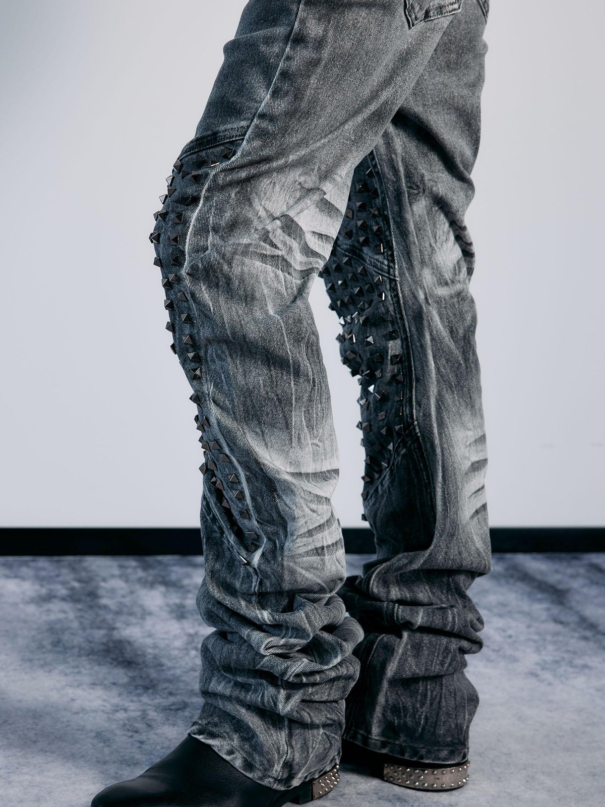 PAIKI Distressed Studded Washed Low Rise Women's Cotton Slim Jeans