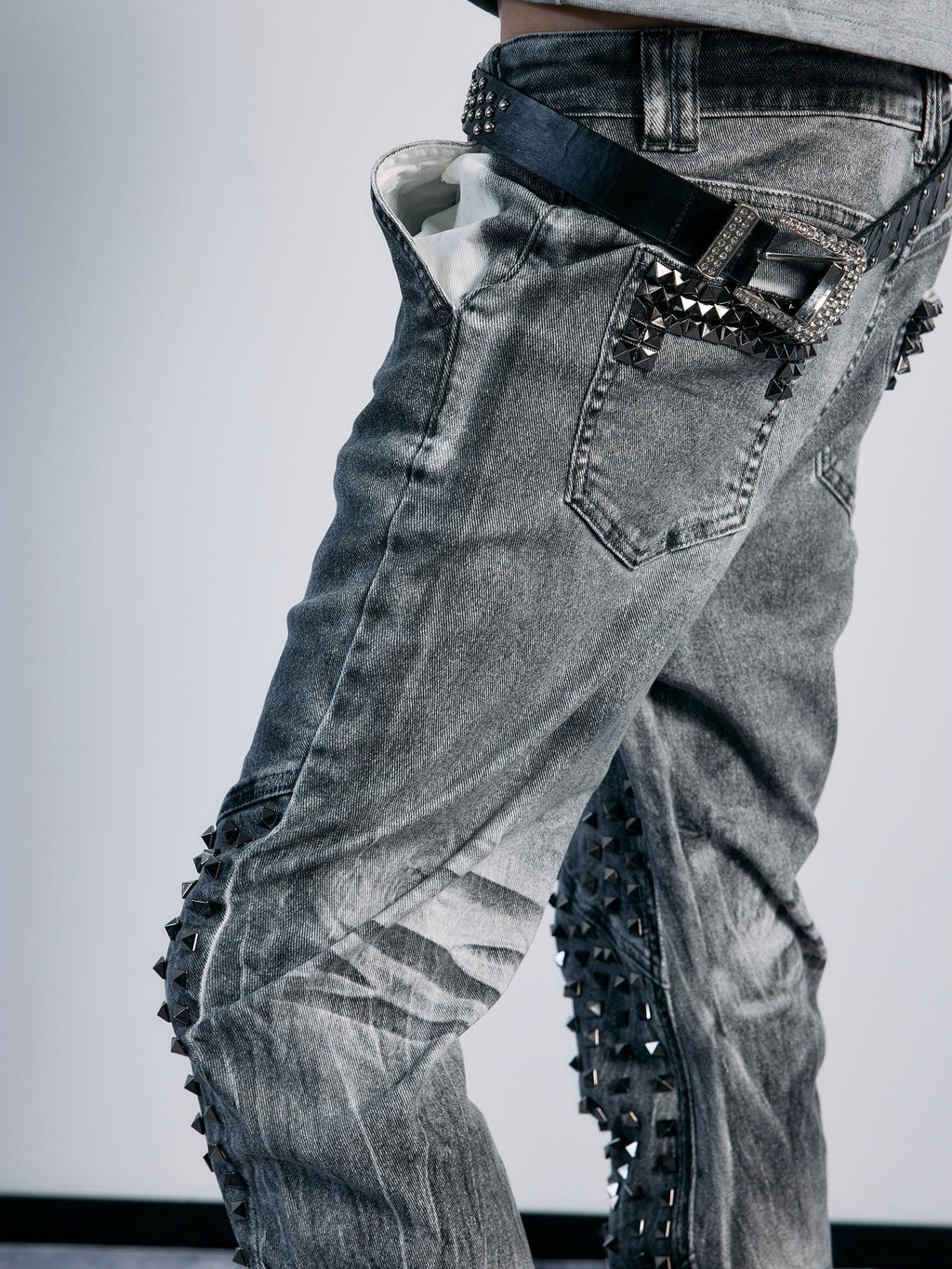 PAIKI Distressed Studded Washed Low Rise Women's Cotton Slim Jeans