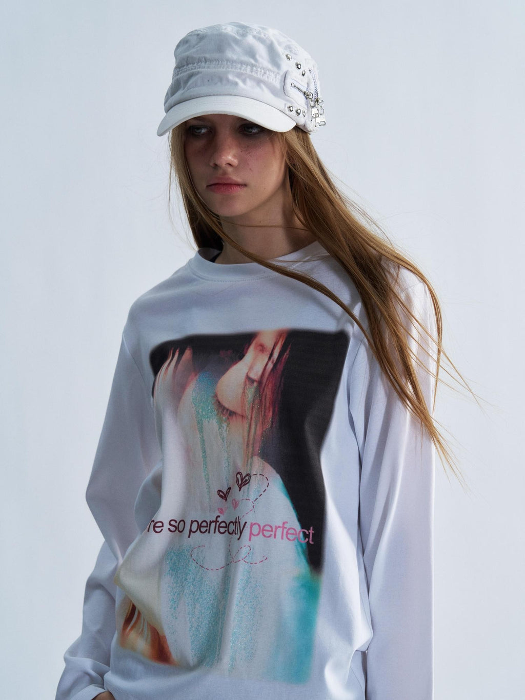 PAIKI Glitter Print Portrait Slim Fit Women's Cotton Crewneck Sweatshirts