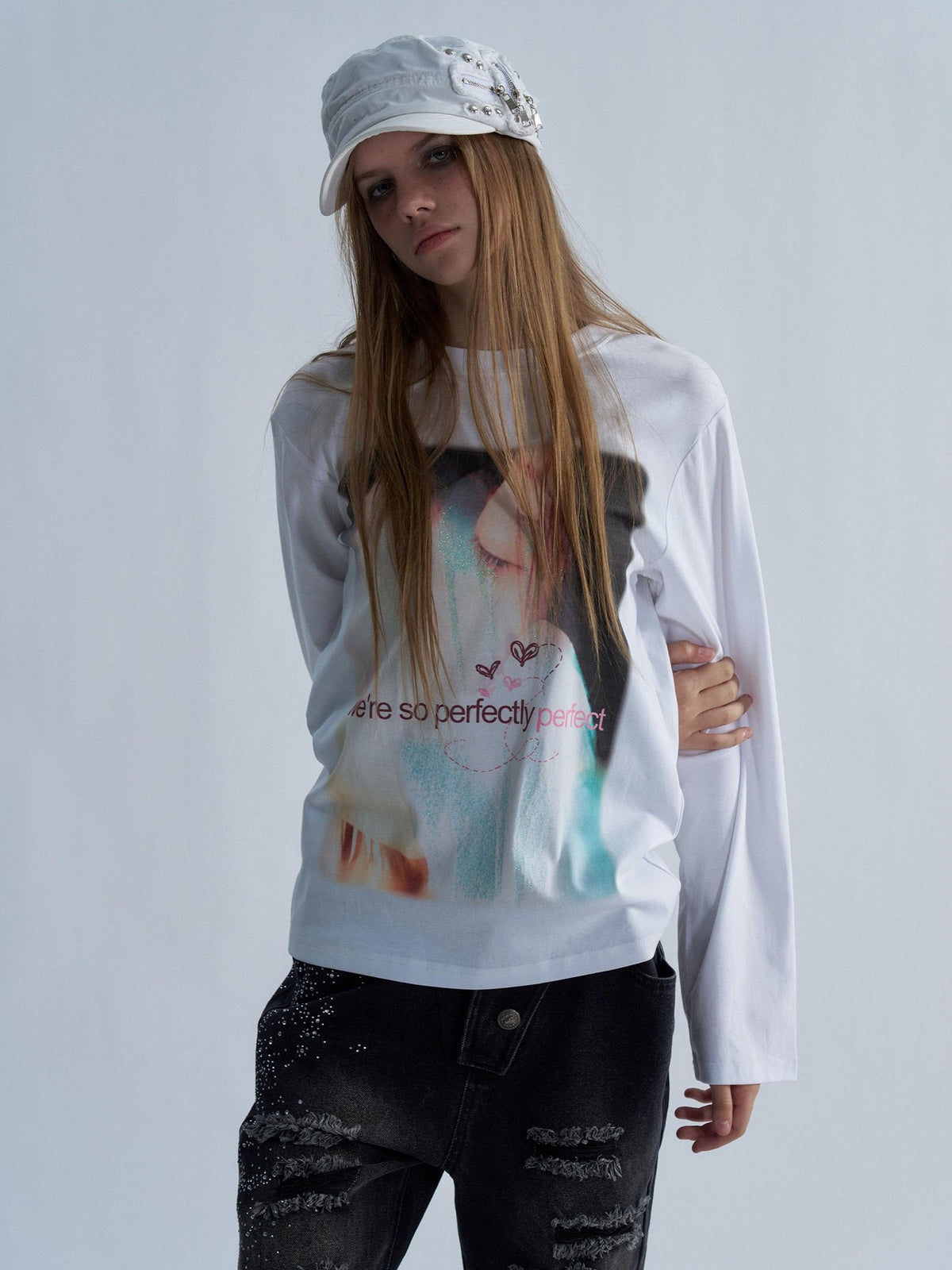 PAIKI Glitter Print Portrait Slim Fit Women's Cotton Crewneck Sweatshirts