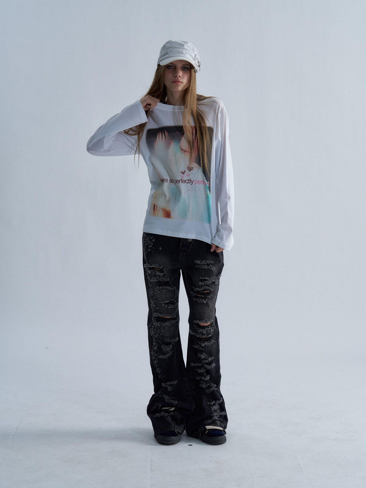 PAIKI Glitter Print Portrait Slim Fit Women's Cotton Crewneck Sweatshirts