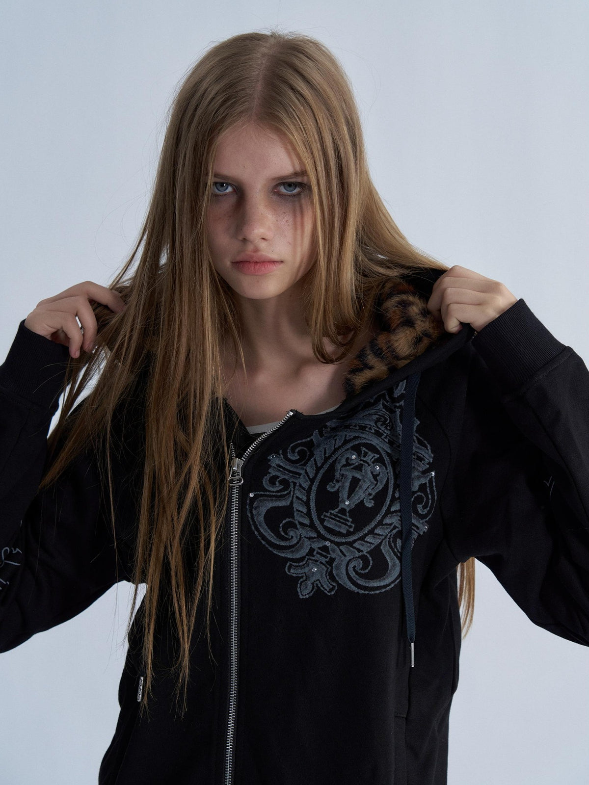 PAIKI Leopard Print Rhinestone Graphic Women's Cotton Zip-up Hoodies