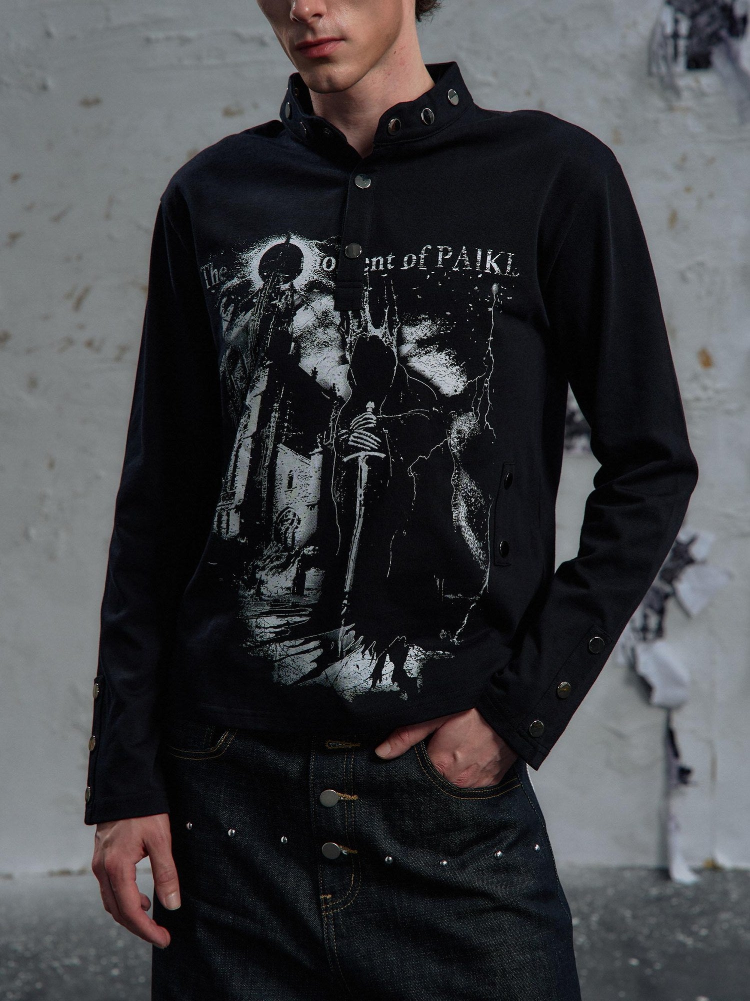 PAIKI Non Deforming Embossed Print Loose Fit V-neck Unisex Pullover Sweatshirts