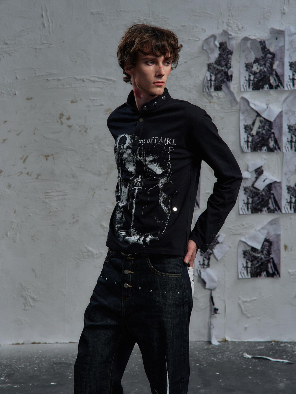 PAIKI Non Deforming Embossed Print Loose Fit V-neck Unisex Pullover Sweatshirts