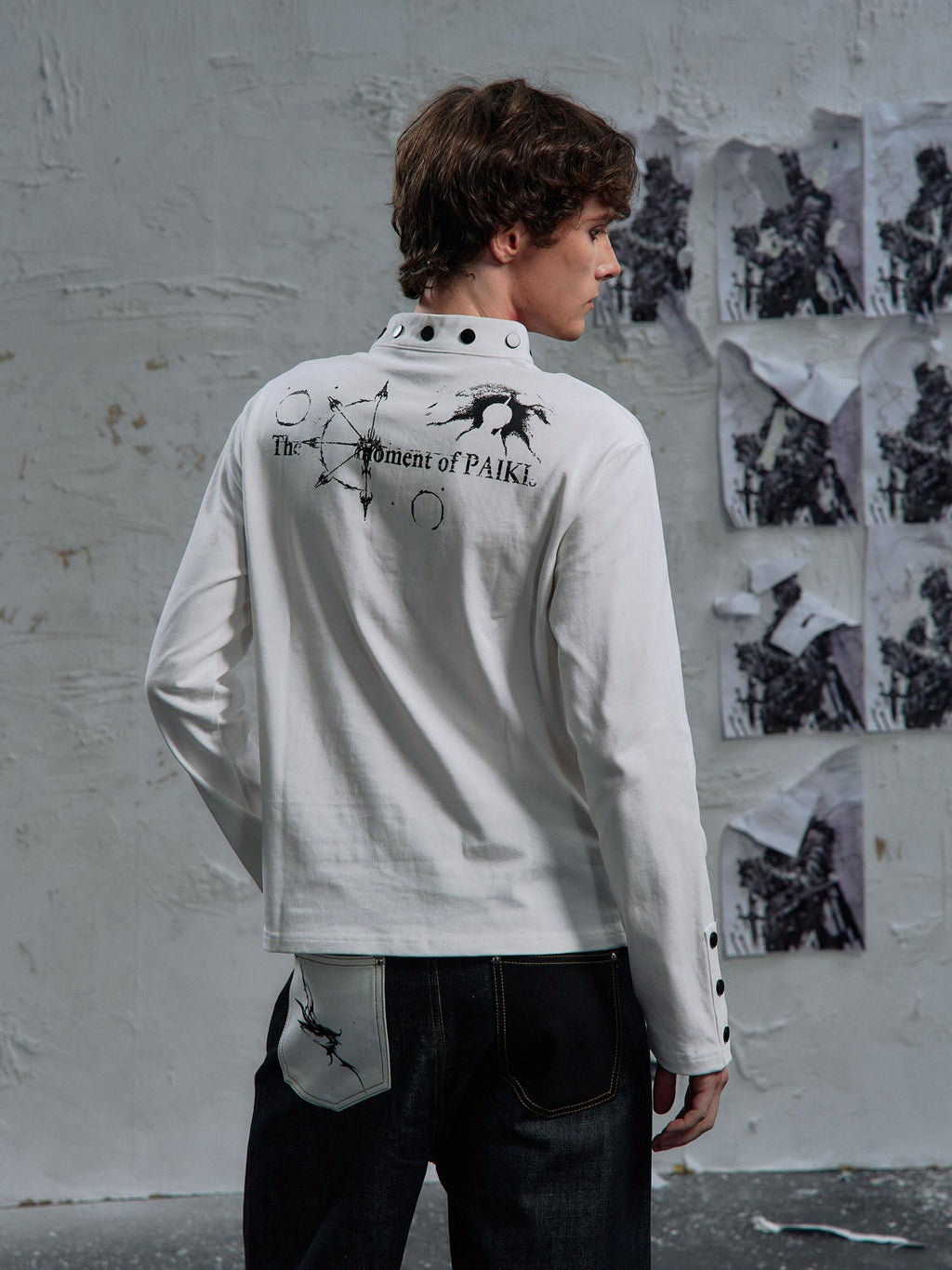 PAIKI Non Deforming Embossed Print Loose Fit V-neck Unisex Pullover Sweatshirts