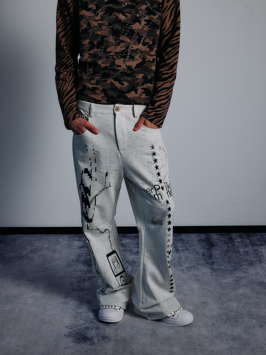 PAIKI Star Print Flared Loose Fit Cotton Women's Sweatpants