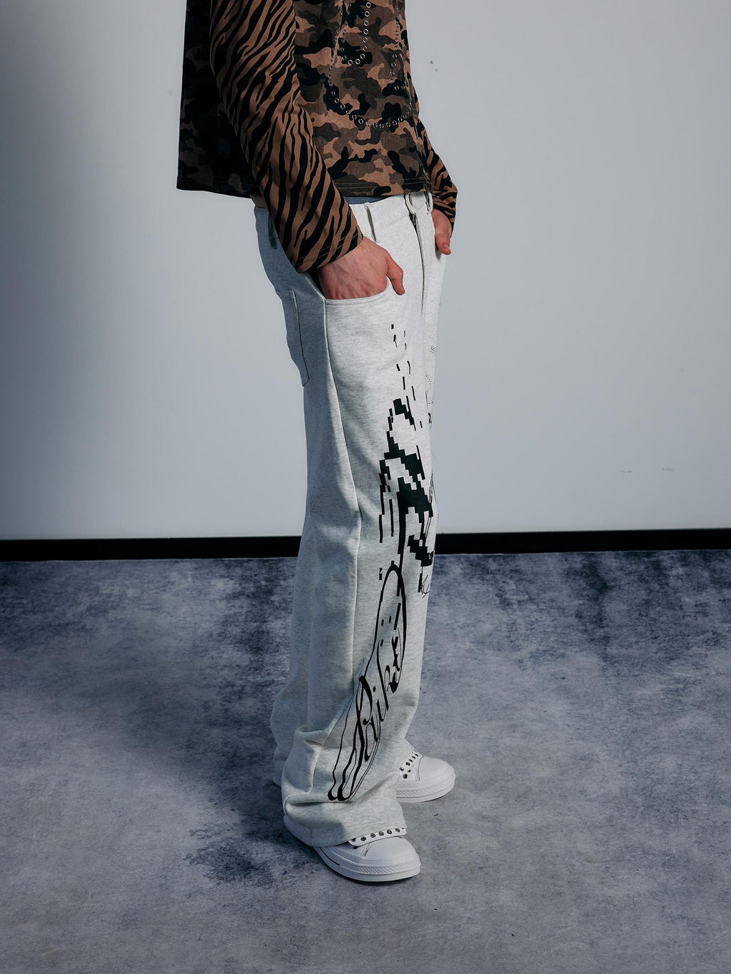 PAIKI Star Print Flared Loose Fit Cotton Women's Sweatpants