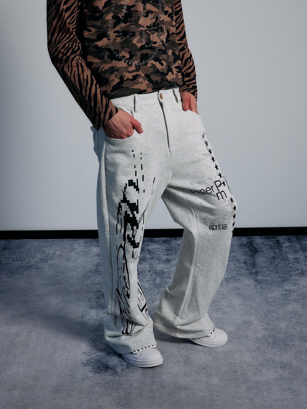 PAIKI Star Print Flared Loose Fit Cotton Women's Sweatpants