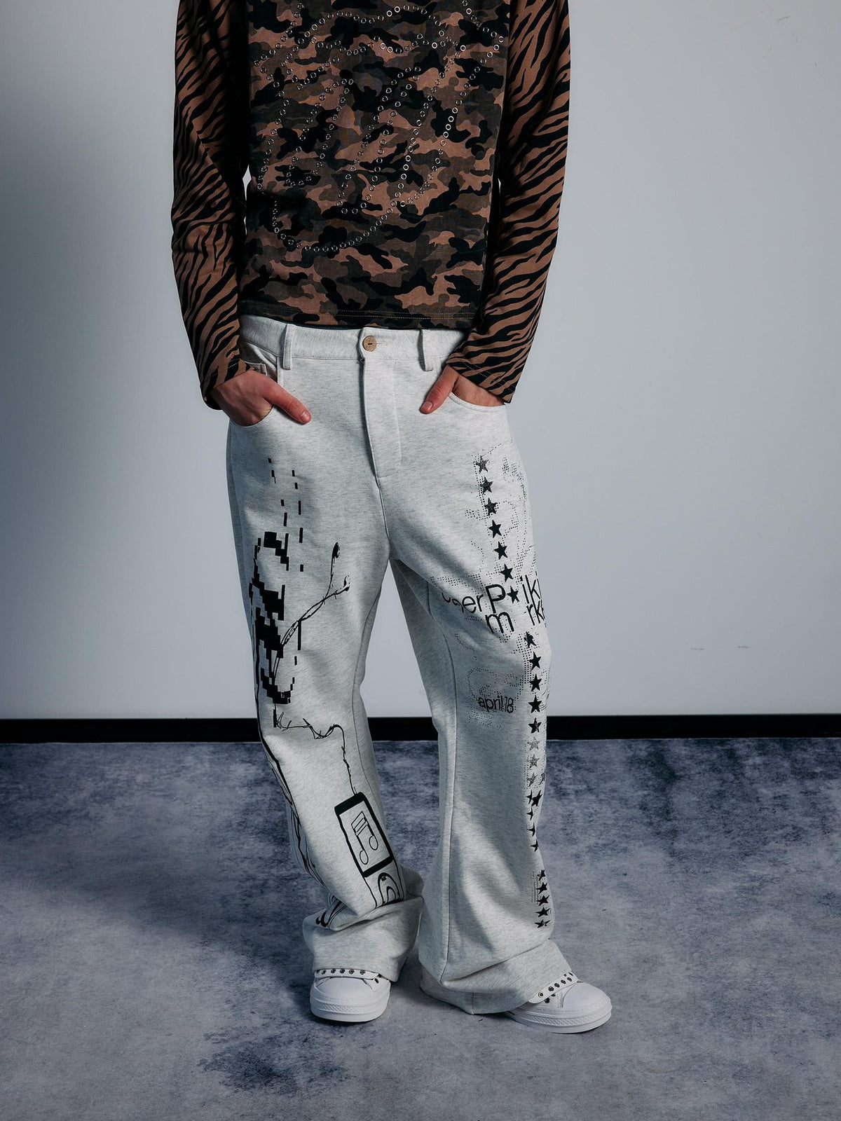 PAIKI Star Print Flared Loose Fit Cotton Women's Sweatpants