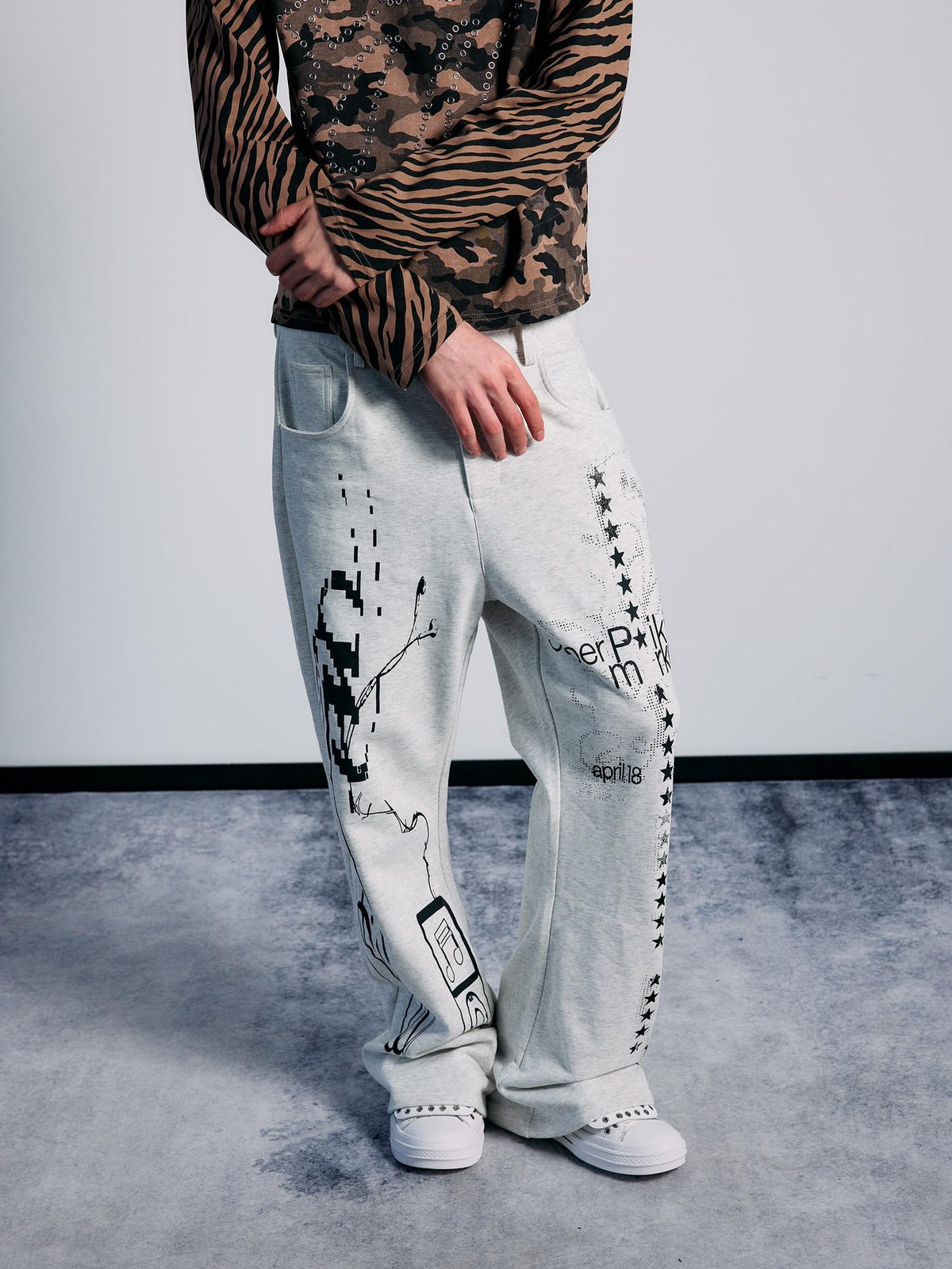 PAIKI Star Print Flared Loose Fit Cotton Women's Sweatpants