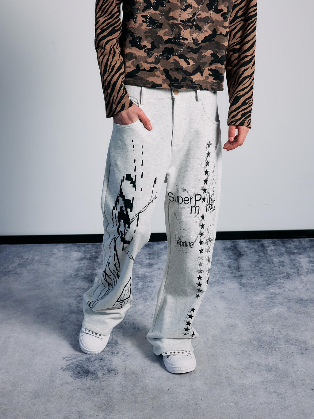PAIKI Star Print Flared Loose Fit Cotton Women's Sweatpants