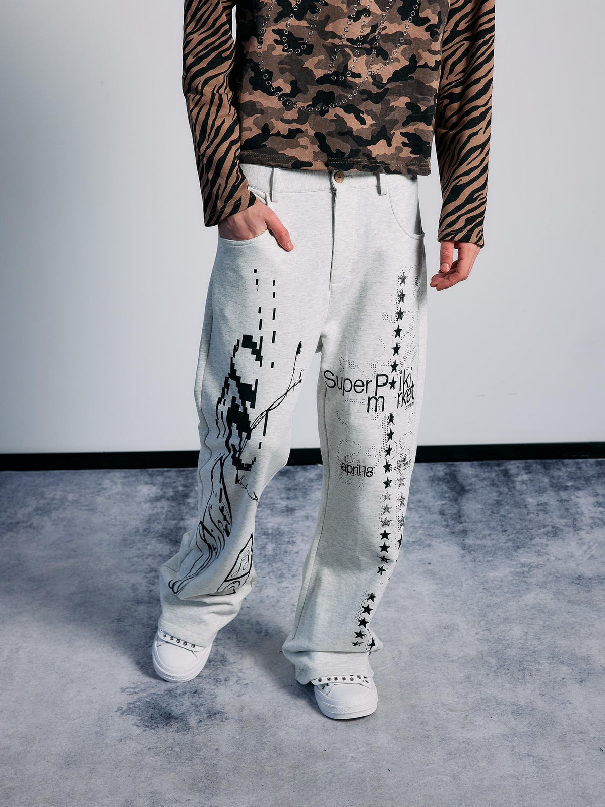 PAIKI Star Print Flared Loose Fit Cotton Women's Sweatpants