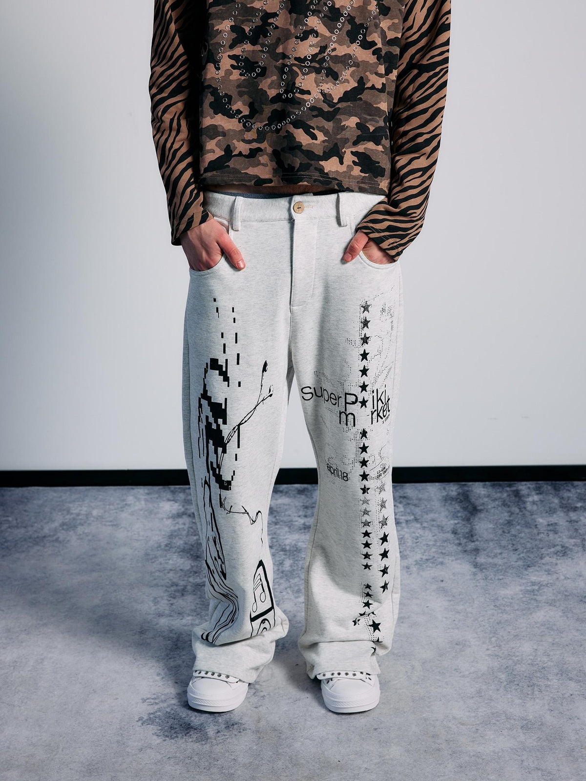 PAIKI Star Print Flared Loose Fit Cotton Women's Sweatpants
