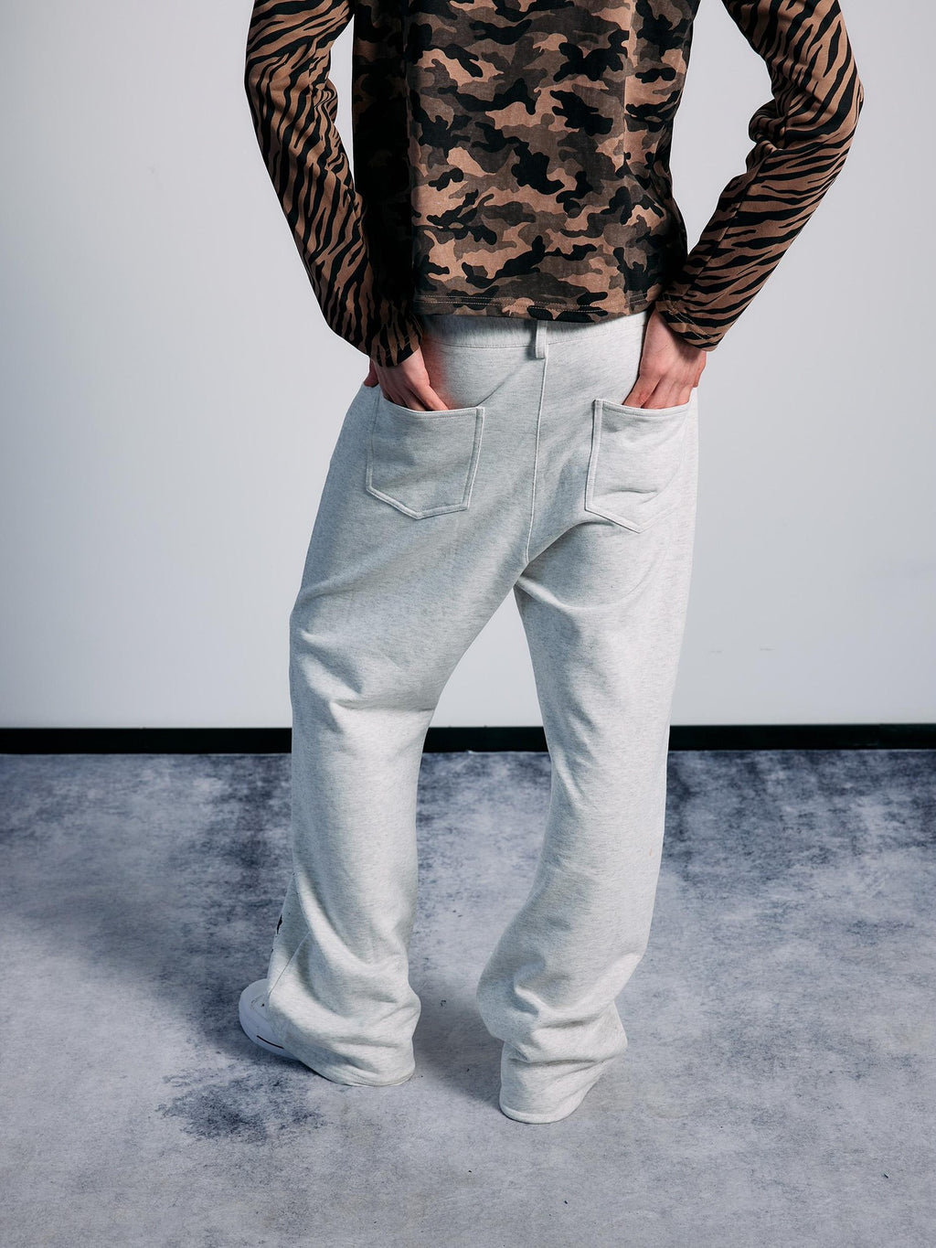 PAIKI Star Print Flared Loose Fit Cotton Women's Sweatpants