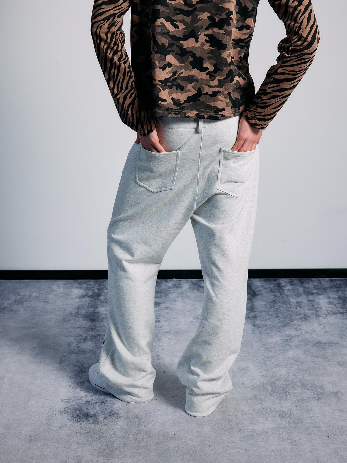 PAIKI Star Print Flared Loose Fit Cotton Women's Sweatpants