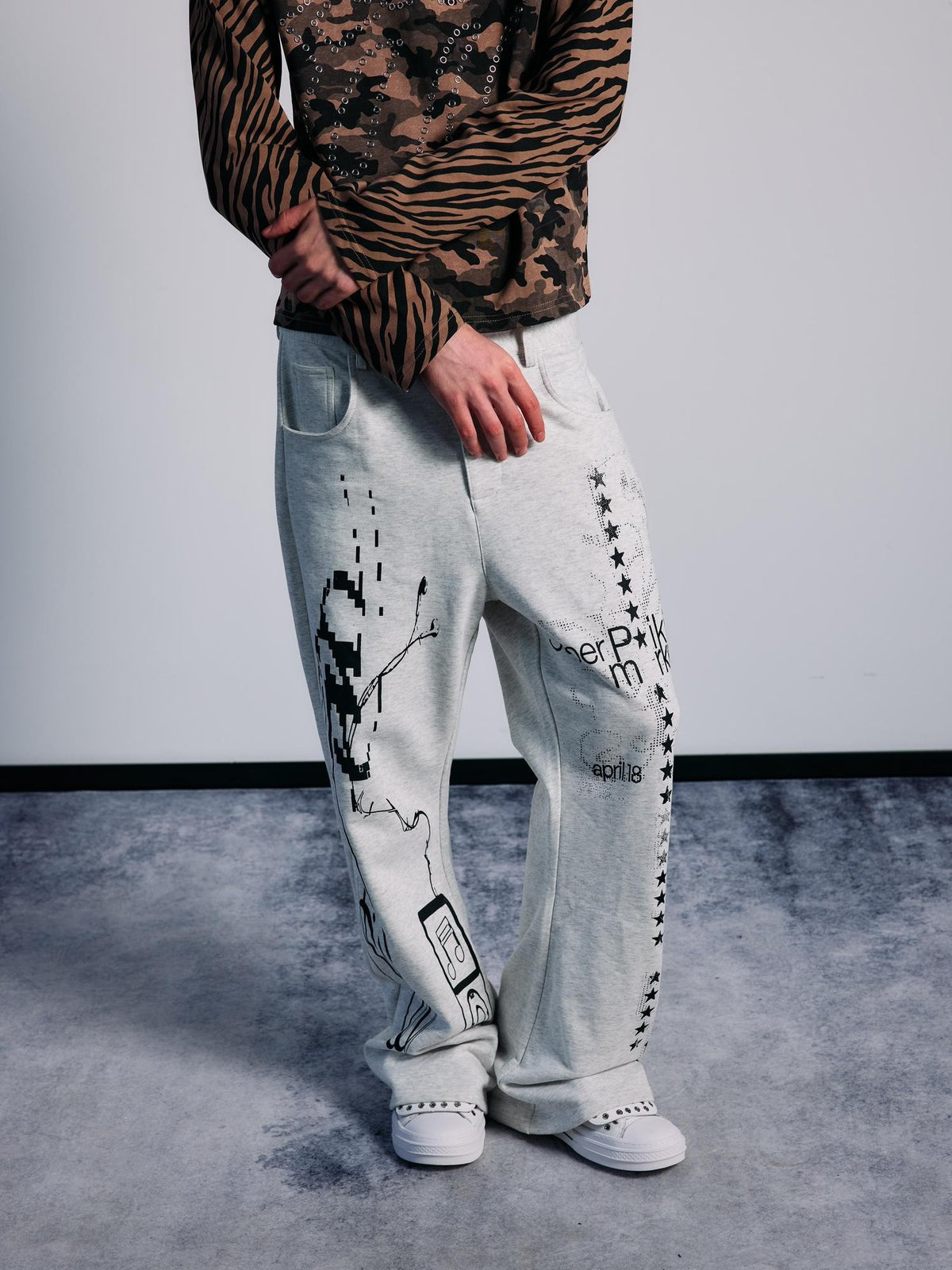 PAIKI Star Print Flared Loose Fit Cotton Women's Sweatpants