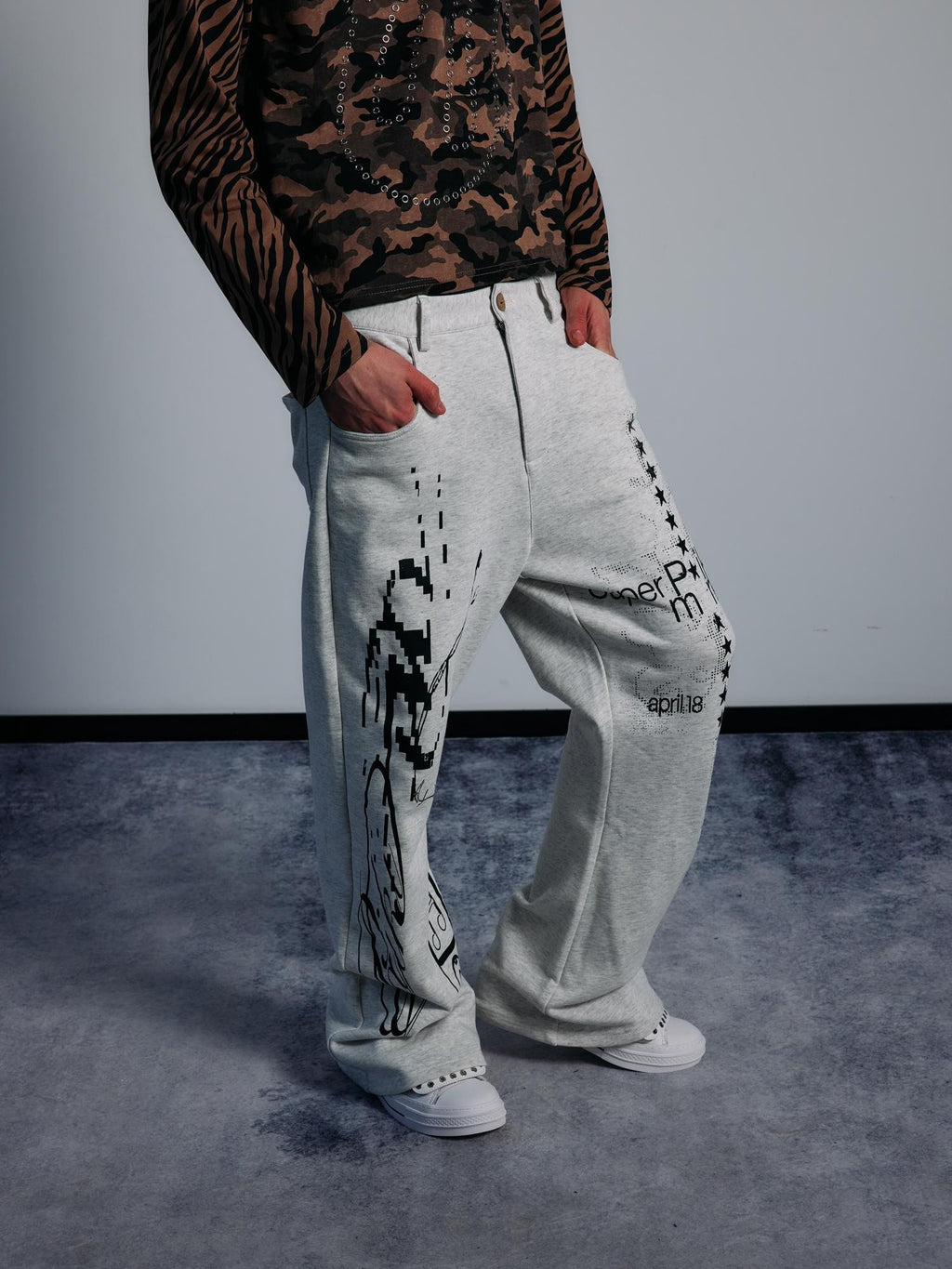 PAIKI Star Print Flared Loose Fit Cotton Women's Sweatpants