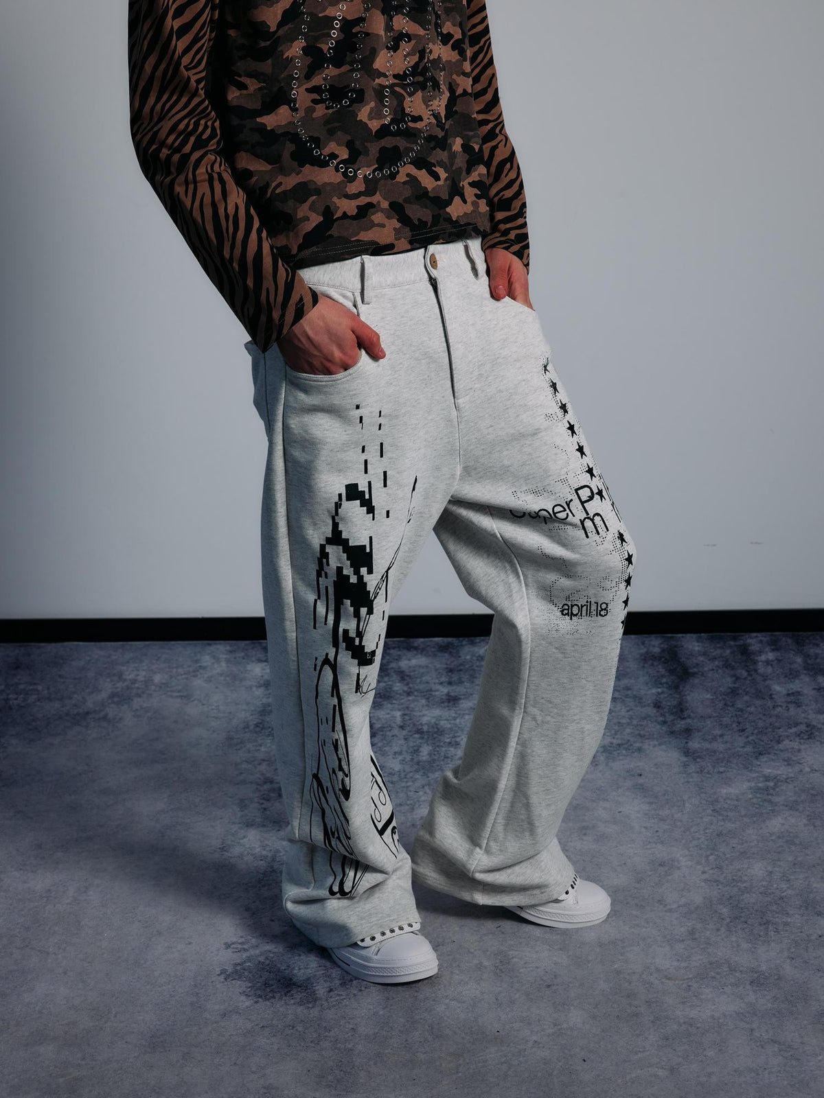 PAIKI Star Print Flared Loose Fit Cotton Women's Sweatpants