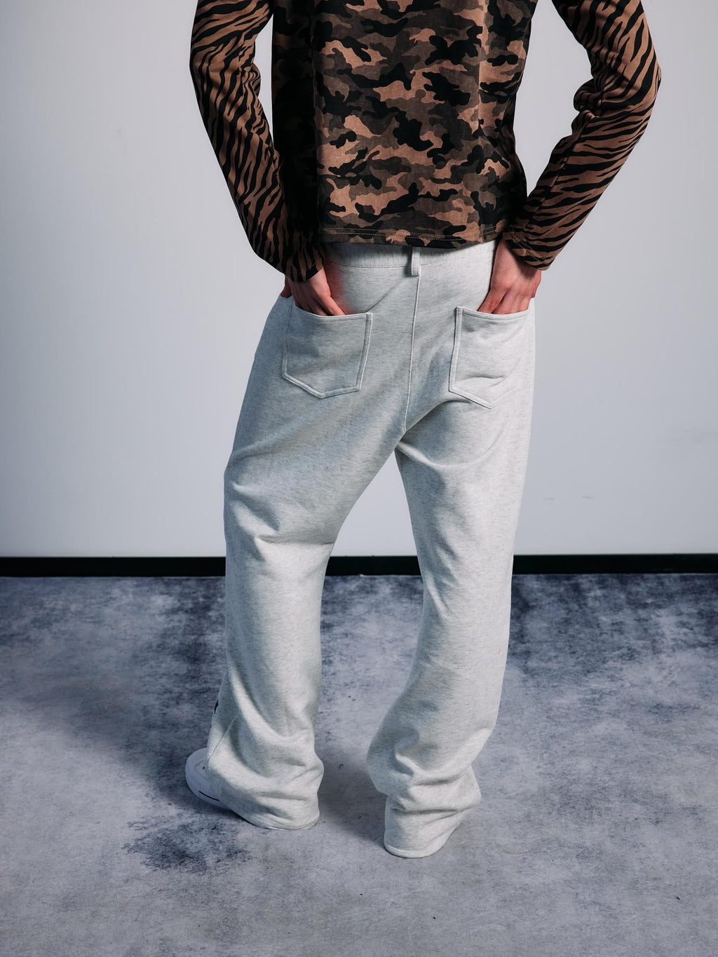 PAIKI Star Print Flared Loose Fit Cotton Women's Sweatpants