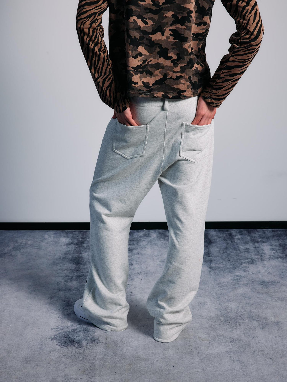 PAIKI Star Print Flared Loose Fit Cotton Women's Sweatpants