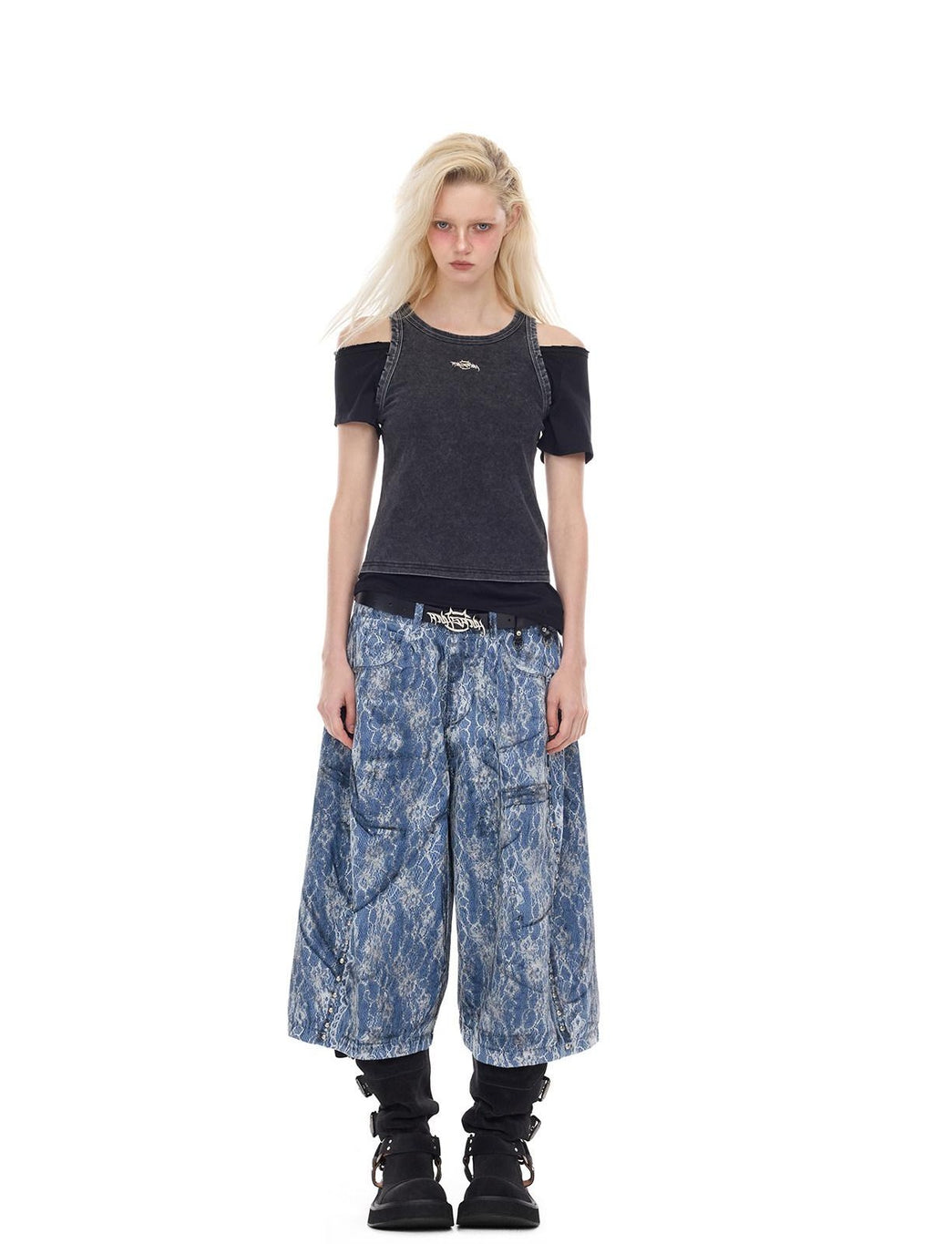 PINKSPINK Paint Splatter Rivet Lace Embroidered Coated Women's Cotton Cropped Jeans