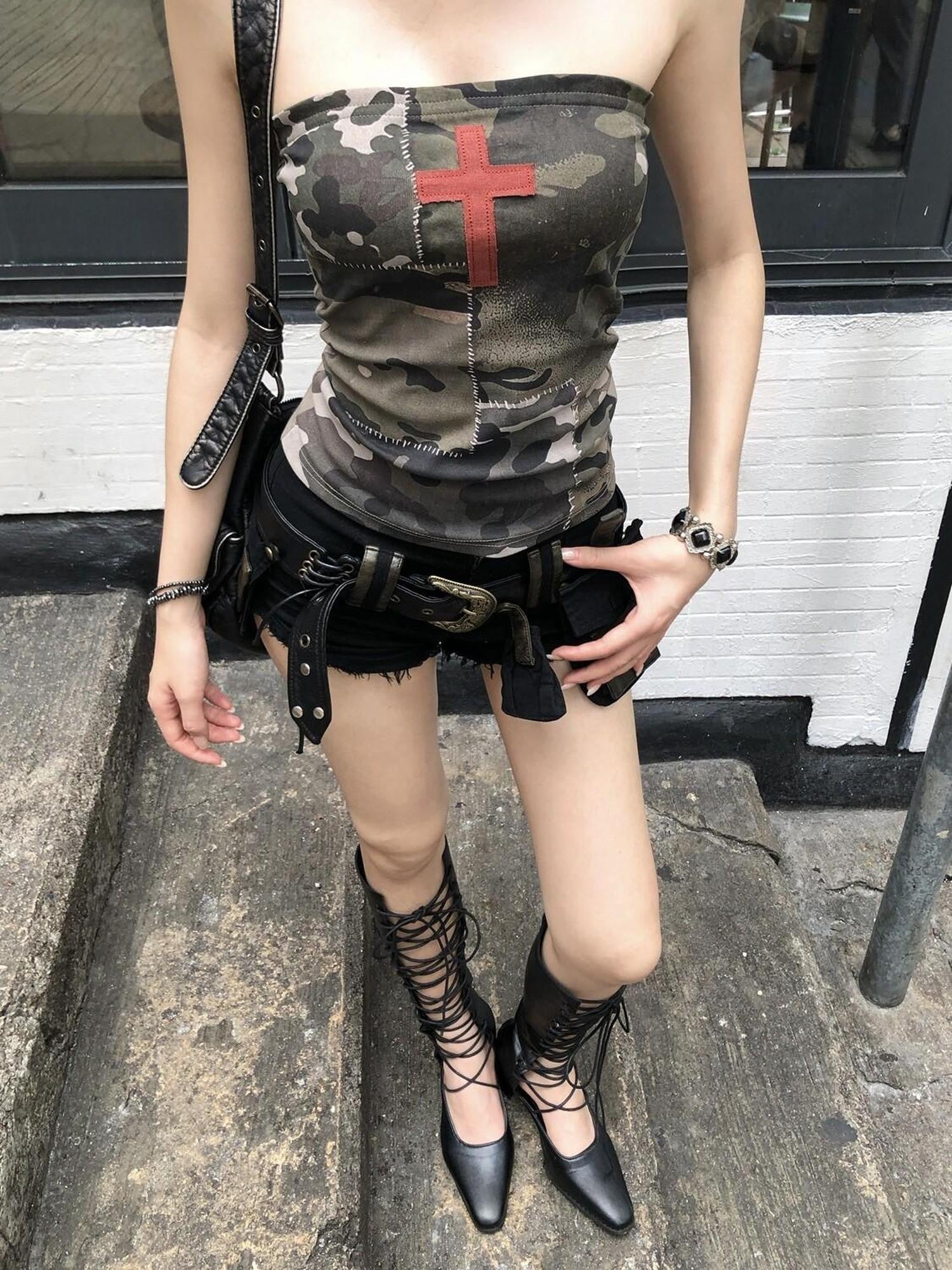 PoopyLii Distressed Raw Hem Low Rise Belted Cargo Women's Denim Shorts