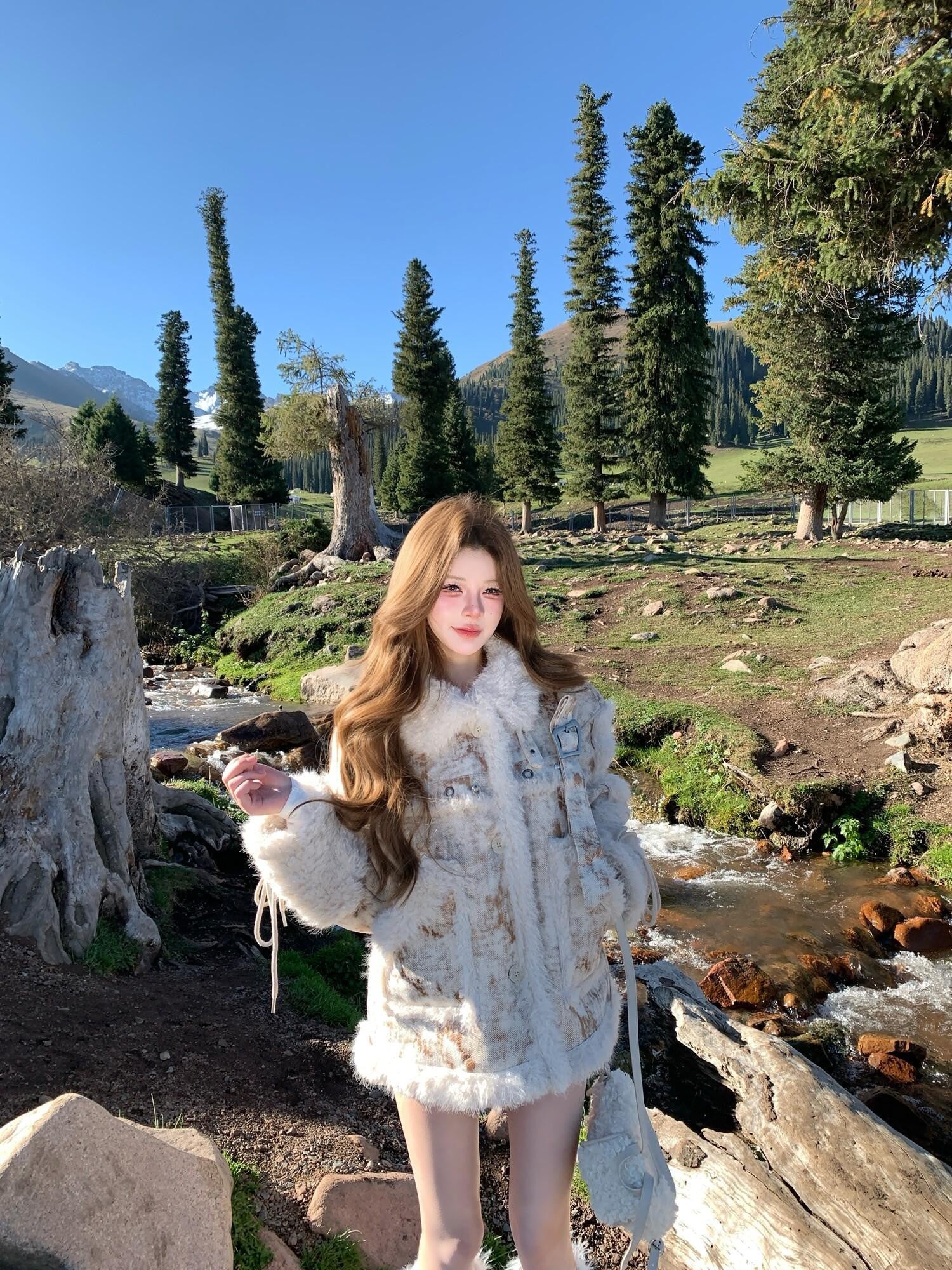 PoopyLii Nordic Snow Millennial Women's Faux Shearling Faux Fur Coats