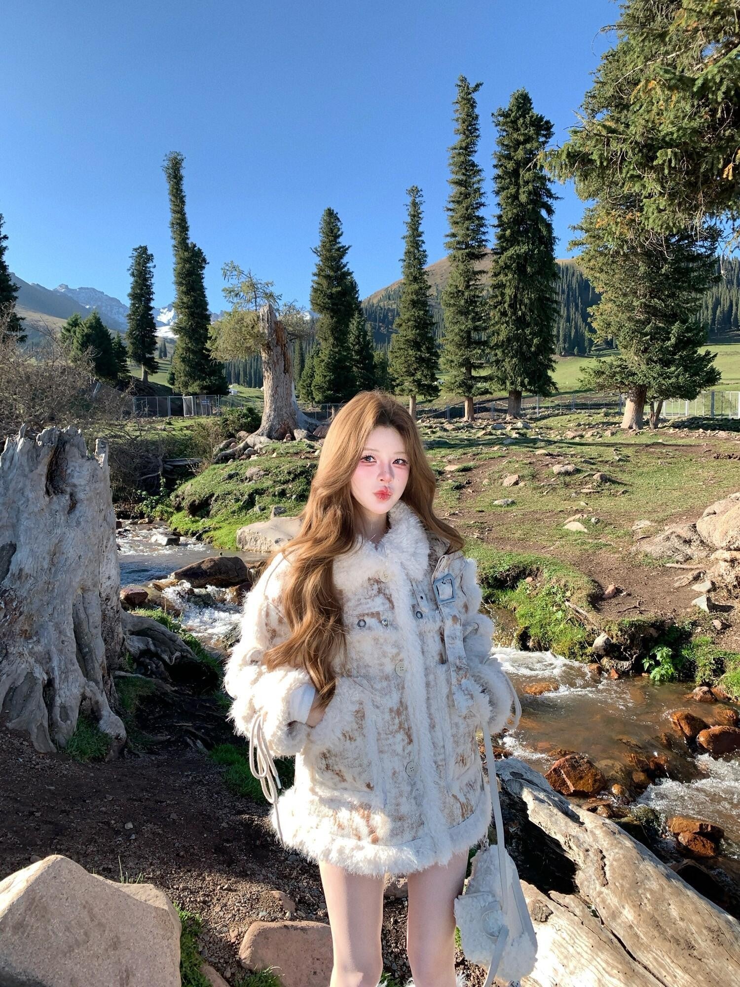PoopyLii Nordic Snow Millennial Women's Faux Shearling Faux Fur Coats