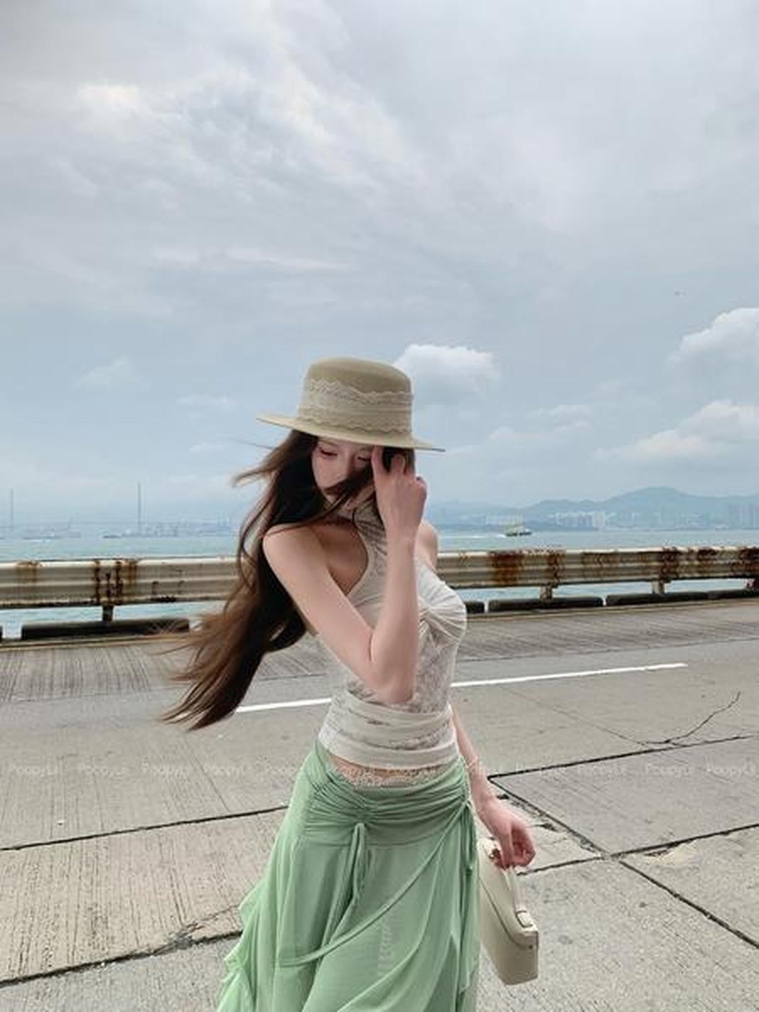 PoopyLii White Off Shoulder Lace Waist Cinch Slim Women's Halter Tops