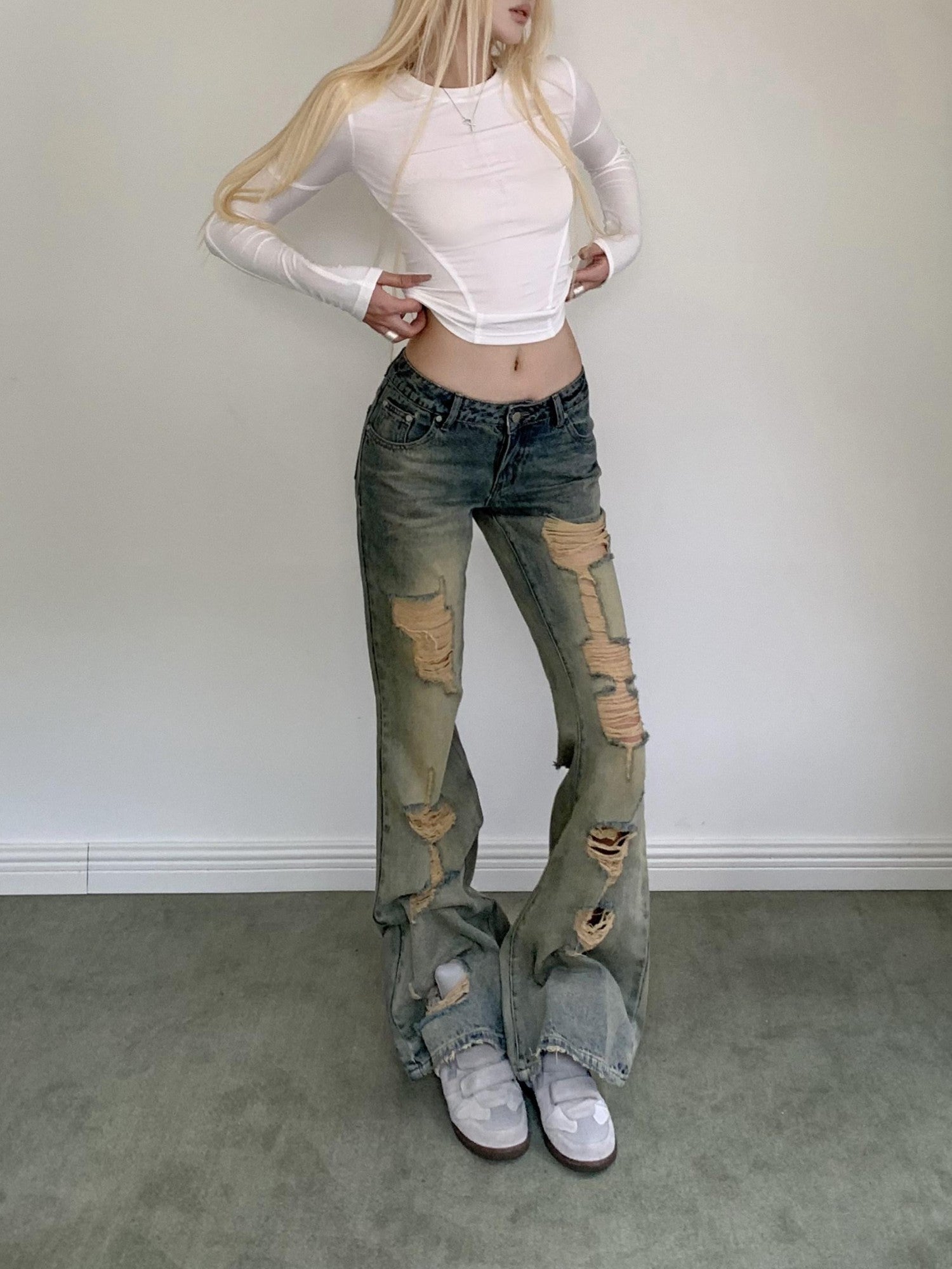 Rase le sol American Vintage Ripped Slim Low Rise Micro Flare Women's Denim Distressed Jeans