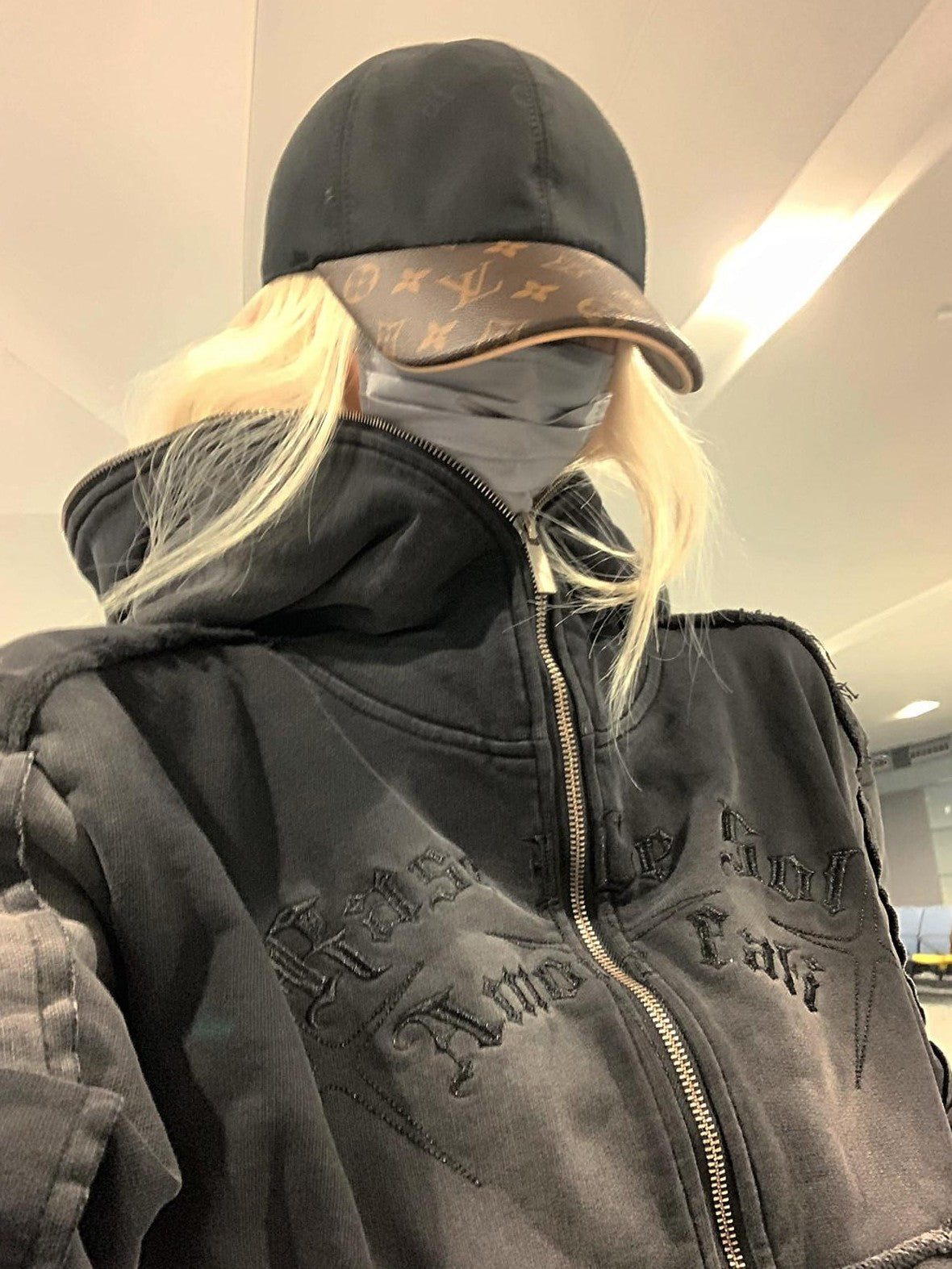 Rase le sol American Vintage Washed Distressed Shadow Strays Graphic Women's Zip-up Hoodies