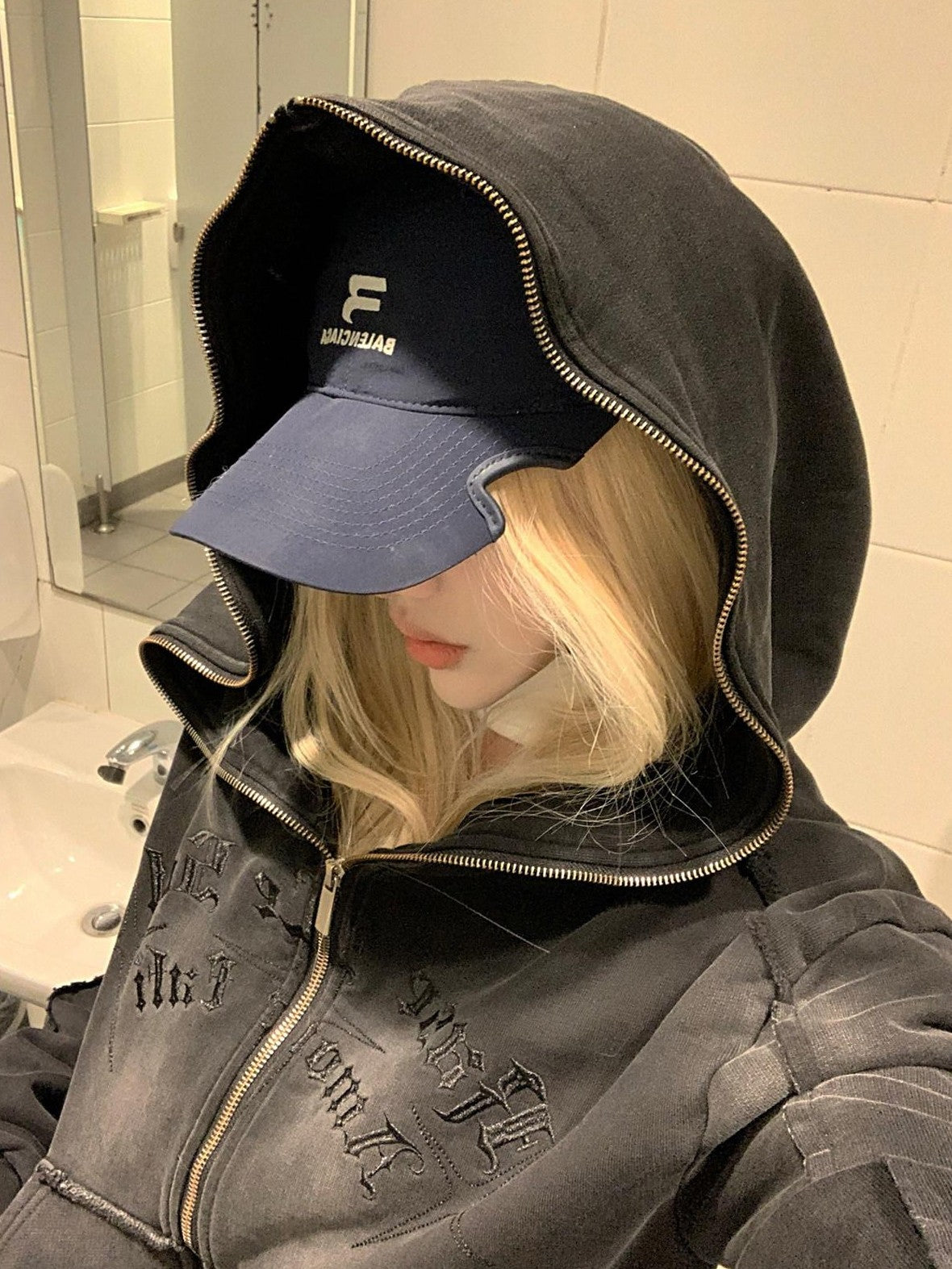 Rase le sol American Vintage Washed Distressed Shadow Strays Graphic Women's Zip-up Hoodies