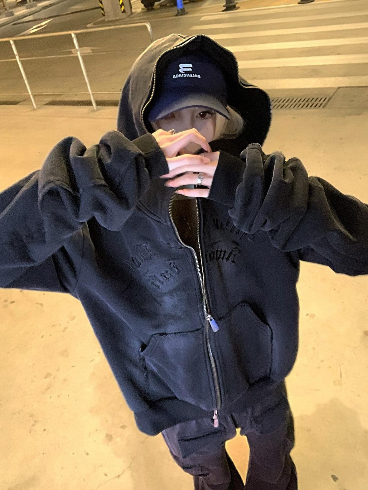 Rase le sol American Vintage Washed Distressed Shadow Strays Graphic Women's Zip-up Hoodies