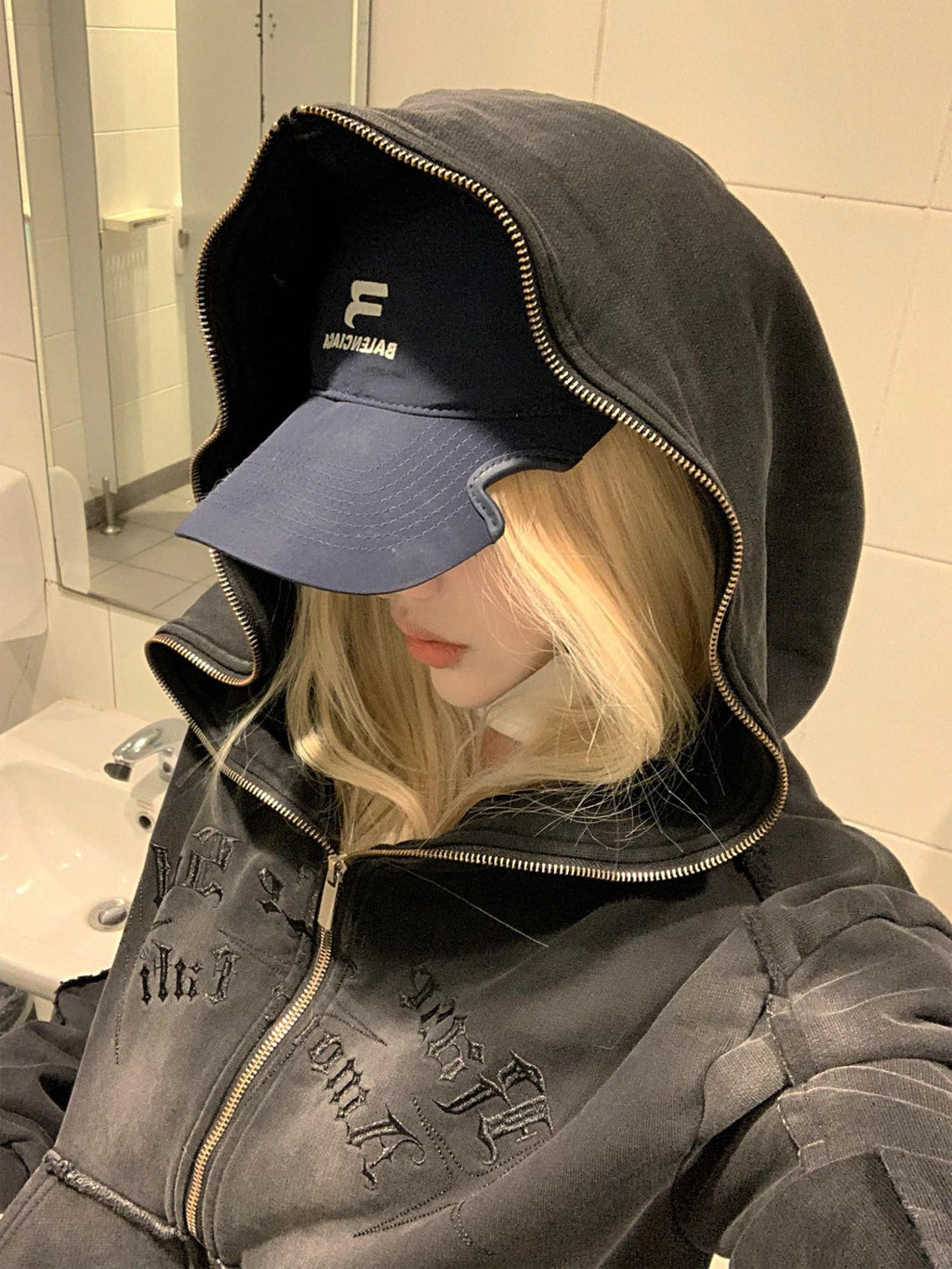 Rase le sol American Vintage Washed Distressed Shadow Strays Graphic Women's Zip-up Hoodies