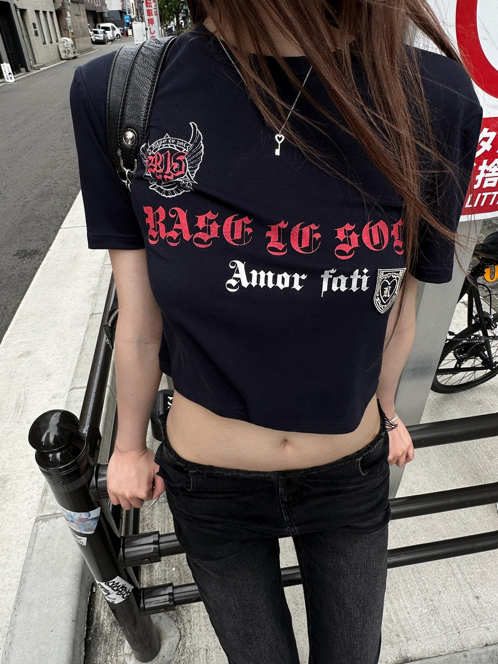 Rase le sol Badge Embroidered Print Short Length Short Sleeve Women's Tee Crop Tops
