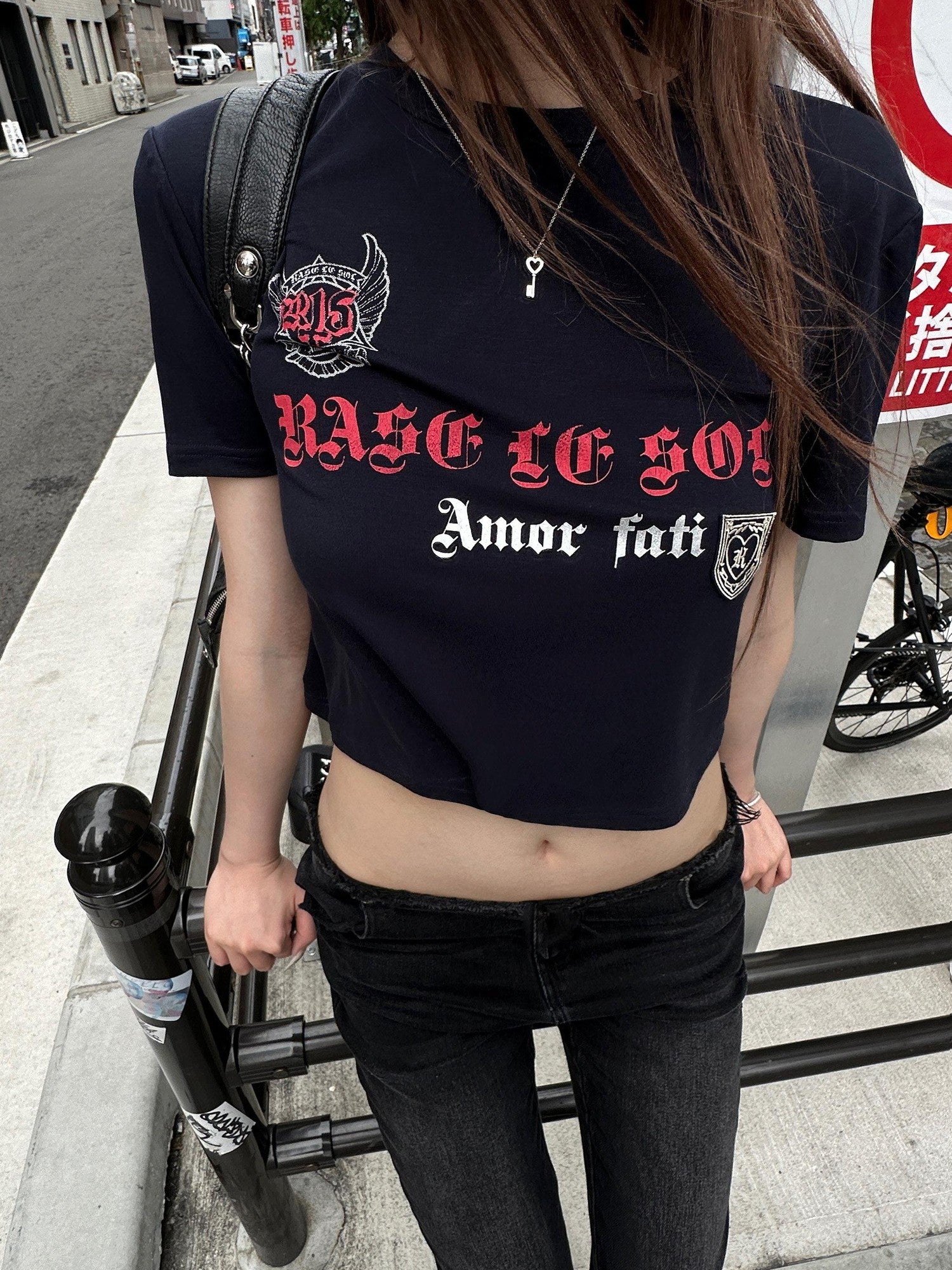 Rase le sol Badge Embroidered Print Short Length Short Sleeve Women's Tee Crop Tops
