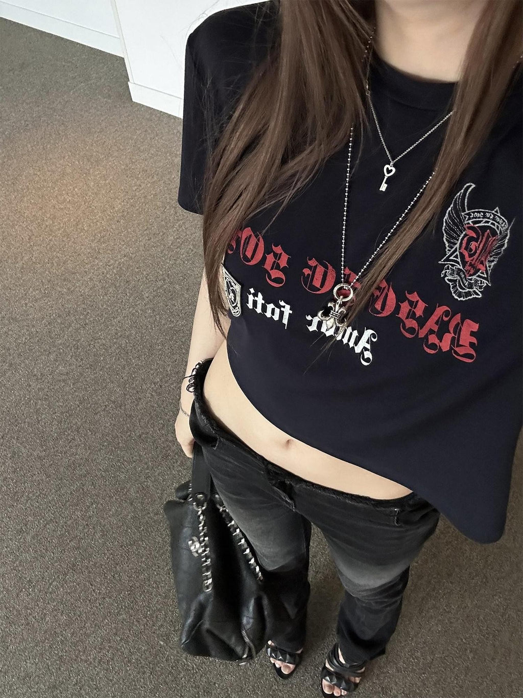 Rase le sol Badge Embroidered Print Short Length Short Sleeve Women's Tee Crop Tops