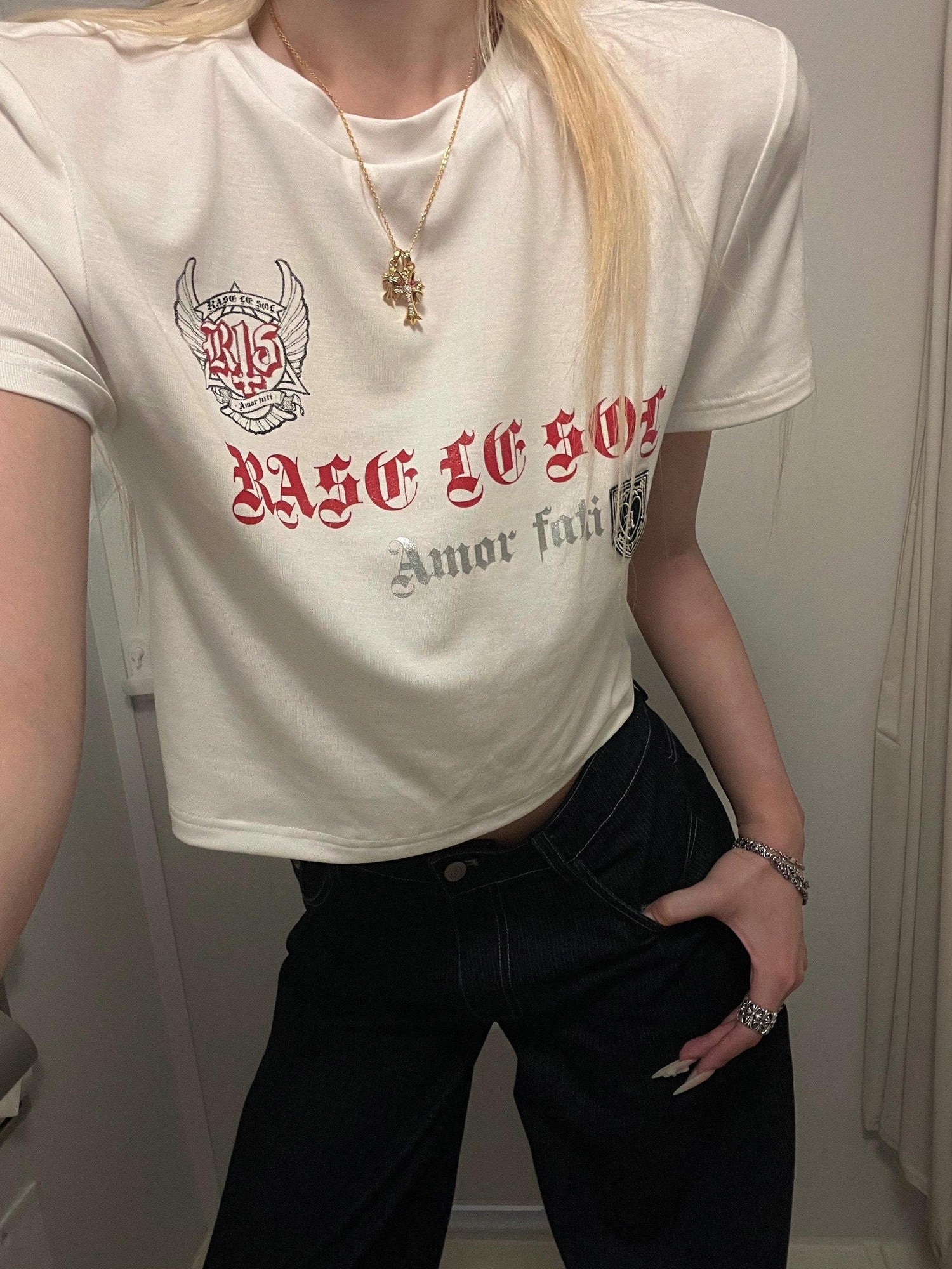 Rase le sol Badge Embroidered Print Short Length Short Sleeve Women's Tee Crop Tops