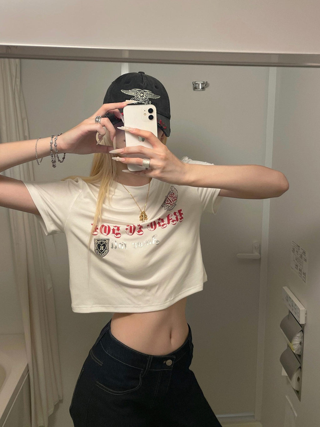 Rase le sol Badge Embroidered Print Short Length Short Sleeve Women's Tee Crop Tops