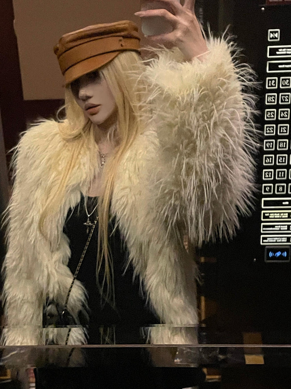 Rase le sol Beige Plush Cropped Thick Eco Friendly Women's Faux Fur Coats