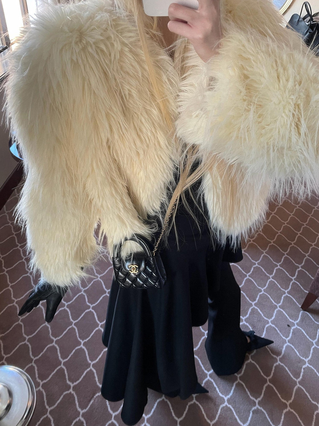 Rase le sol Beige Plush Cropped Thick Eco Friendly Women's Faux Fur Coats