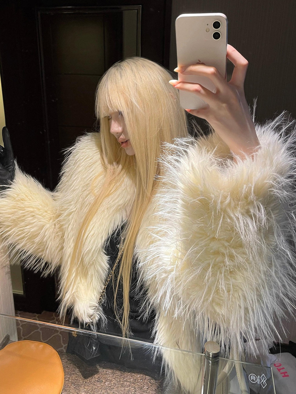 Rase le sol Beige Plush Cropped Thick Eco Friendly Women's Faux Fur Coats
